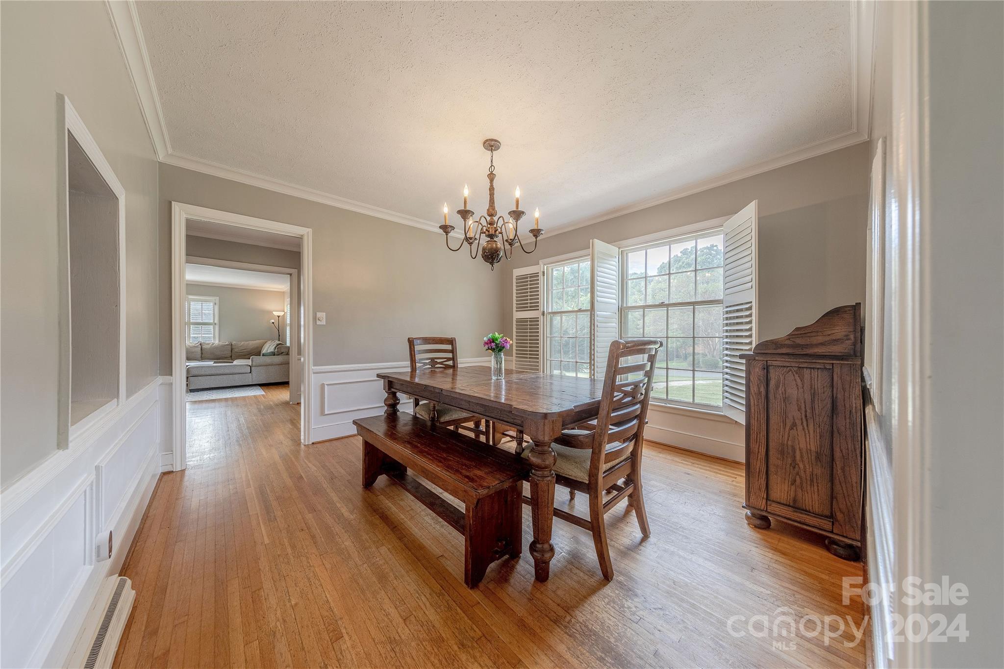 810 Regency Drive