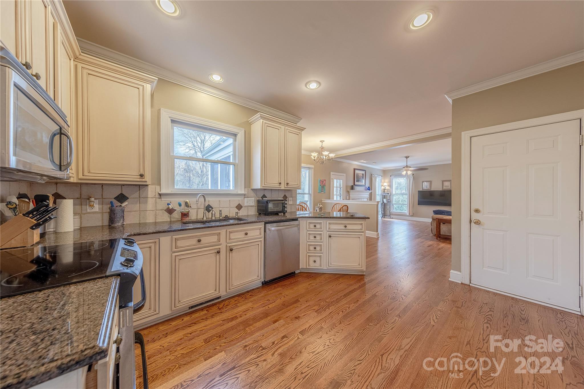 6906 Red Maple Drive