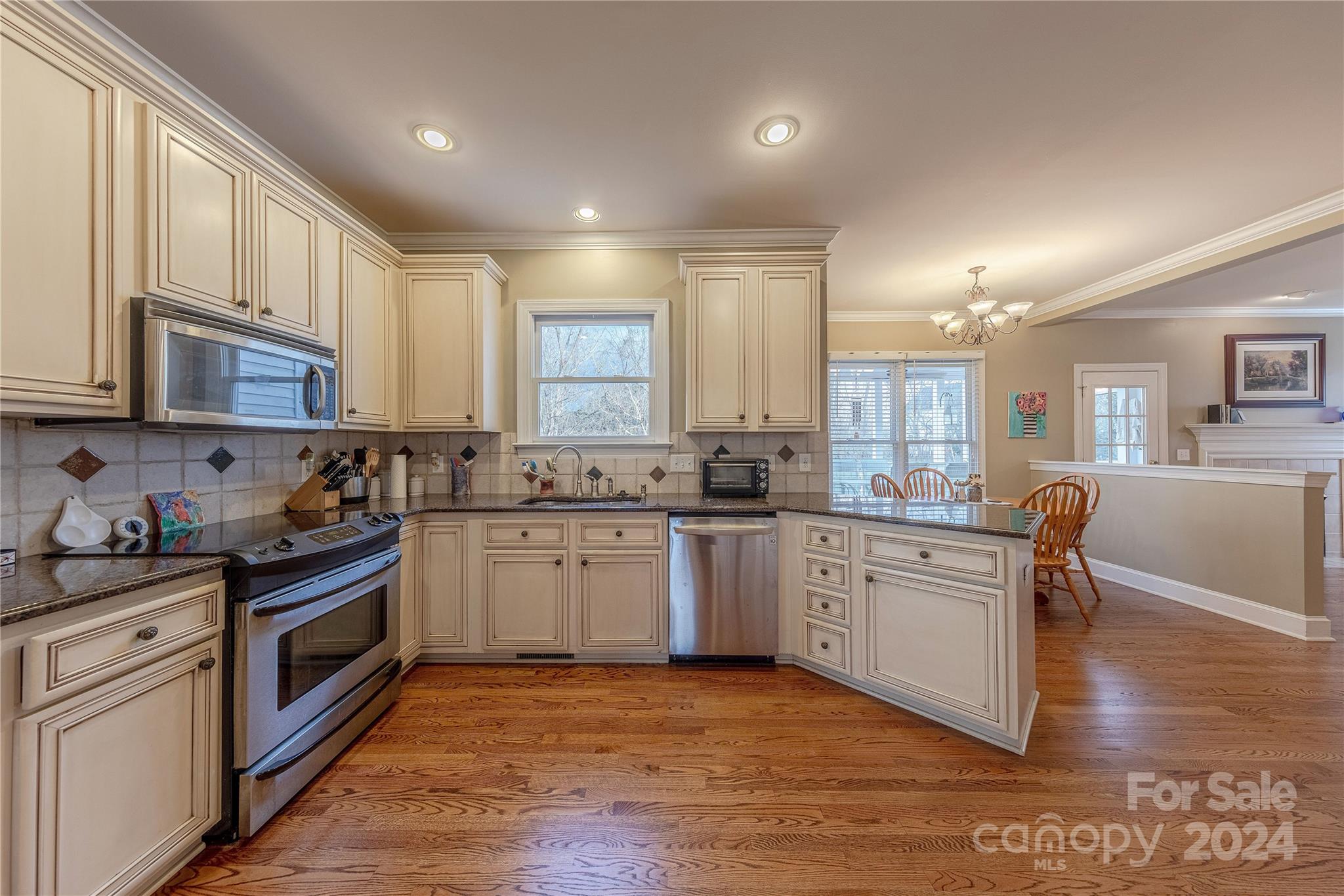 6906 Red Maple Drive