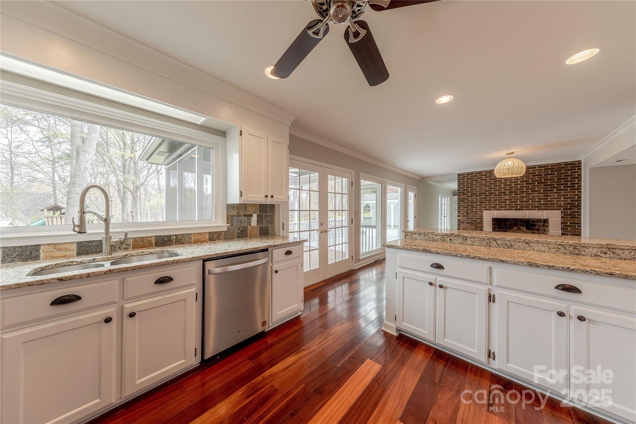 10101 Woodview Circle