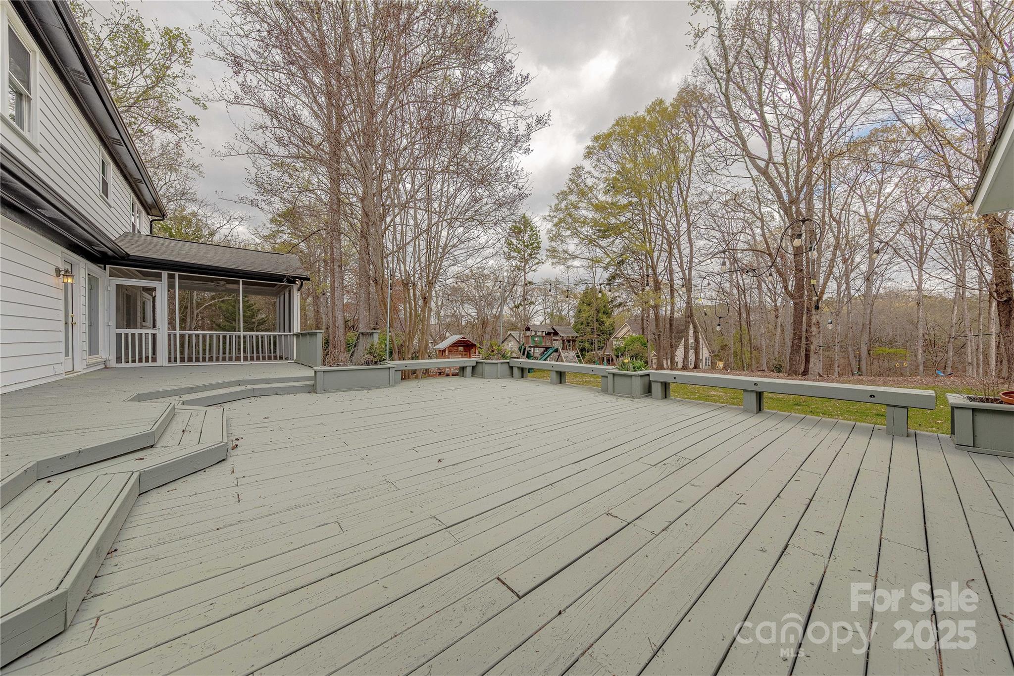 10101 Woodview Circle