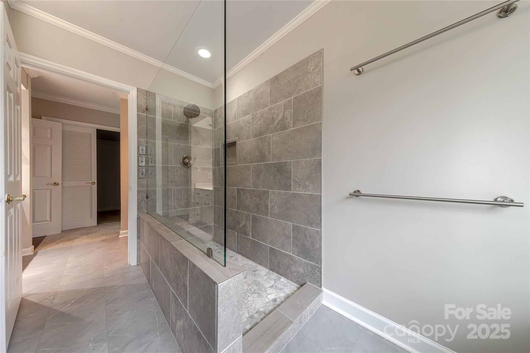 10101 Woodview Circle