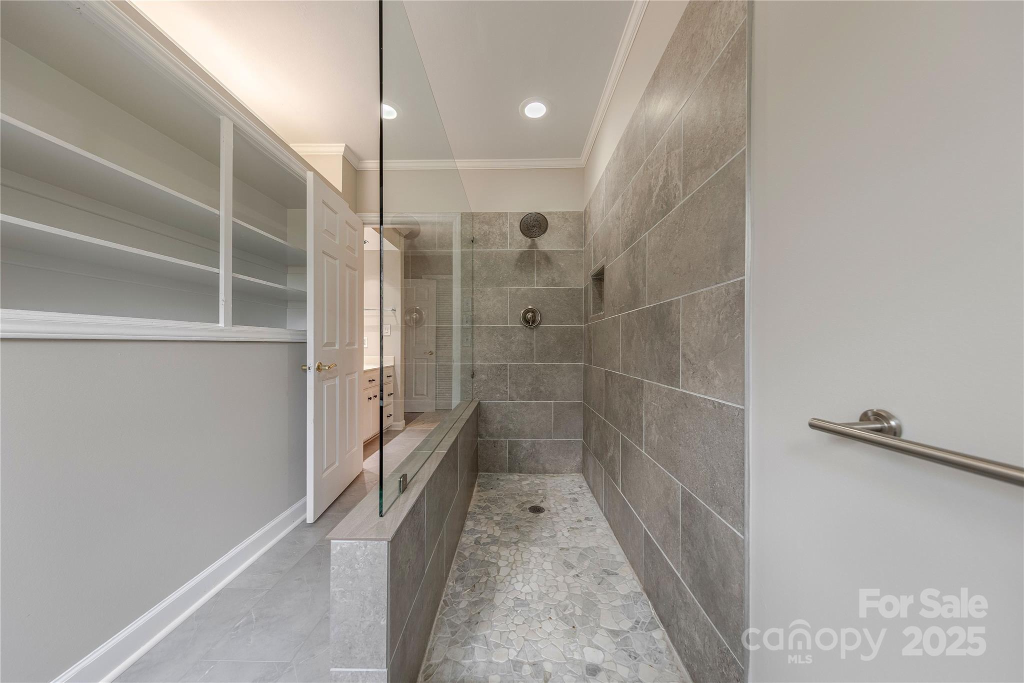10101 Woodview Circle