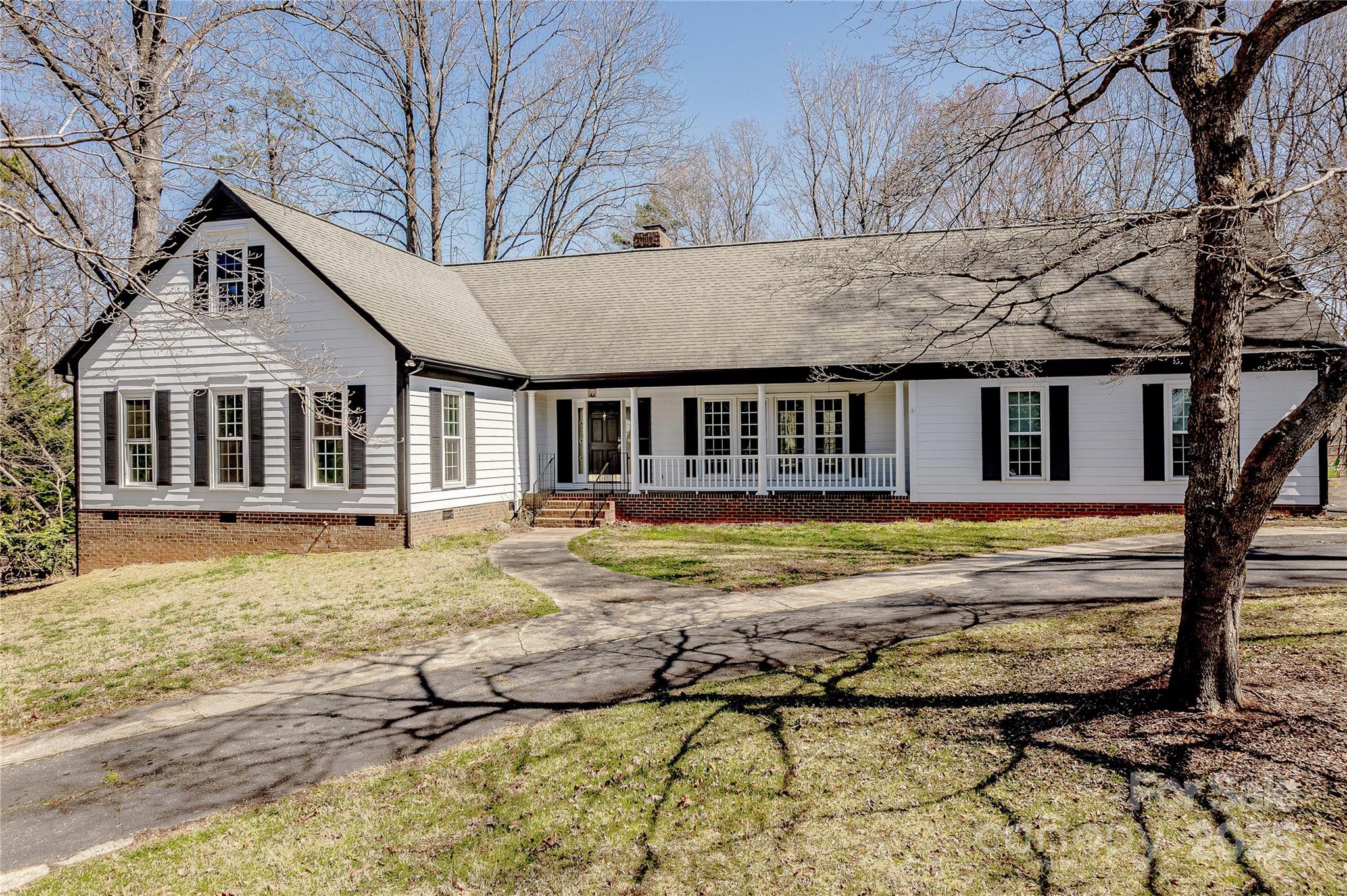10101 Woodview Circle