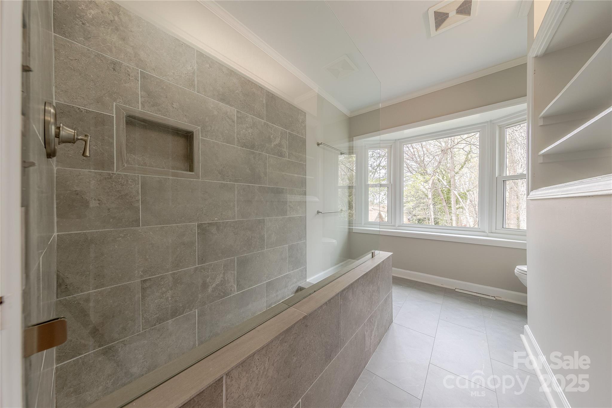 10101 Woodview Circle