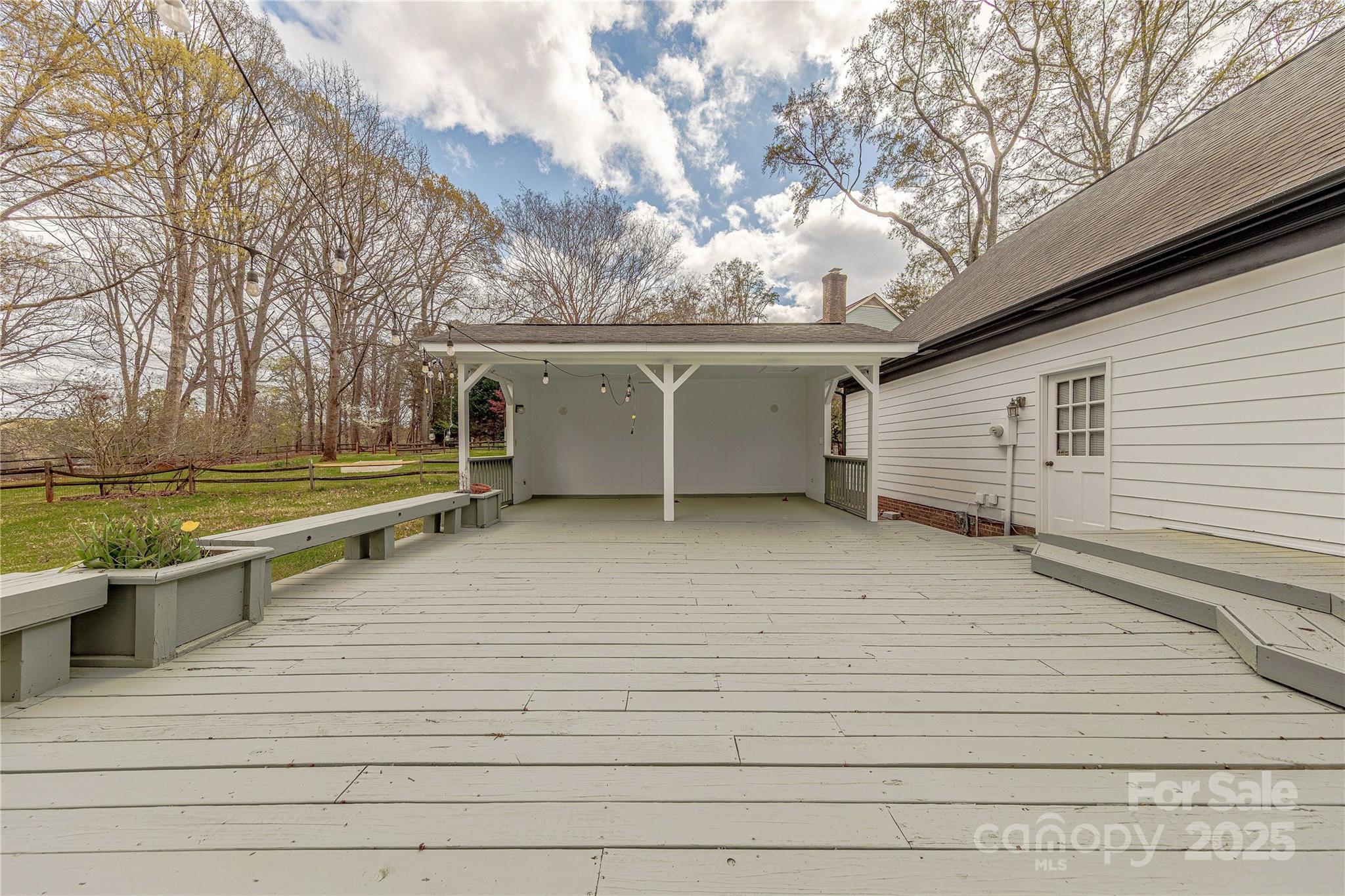 10101 Woodview Circle