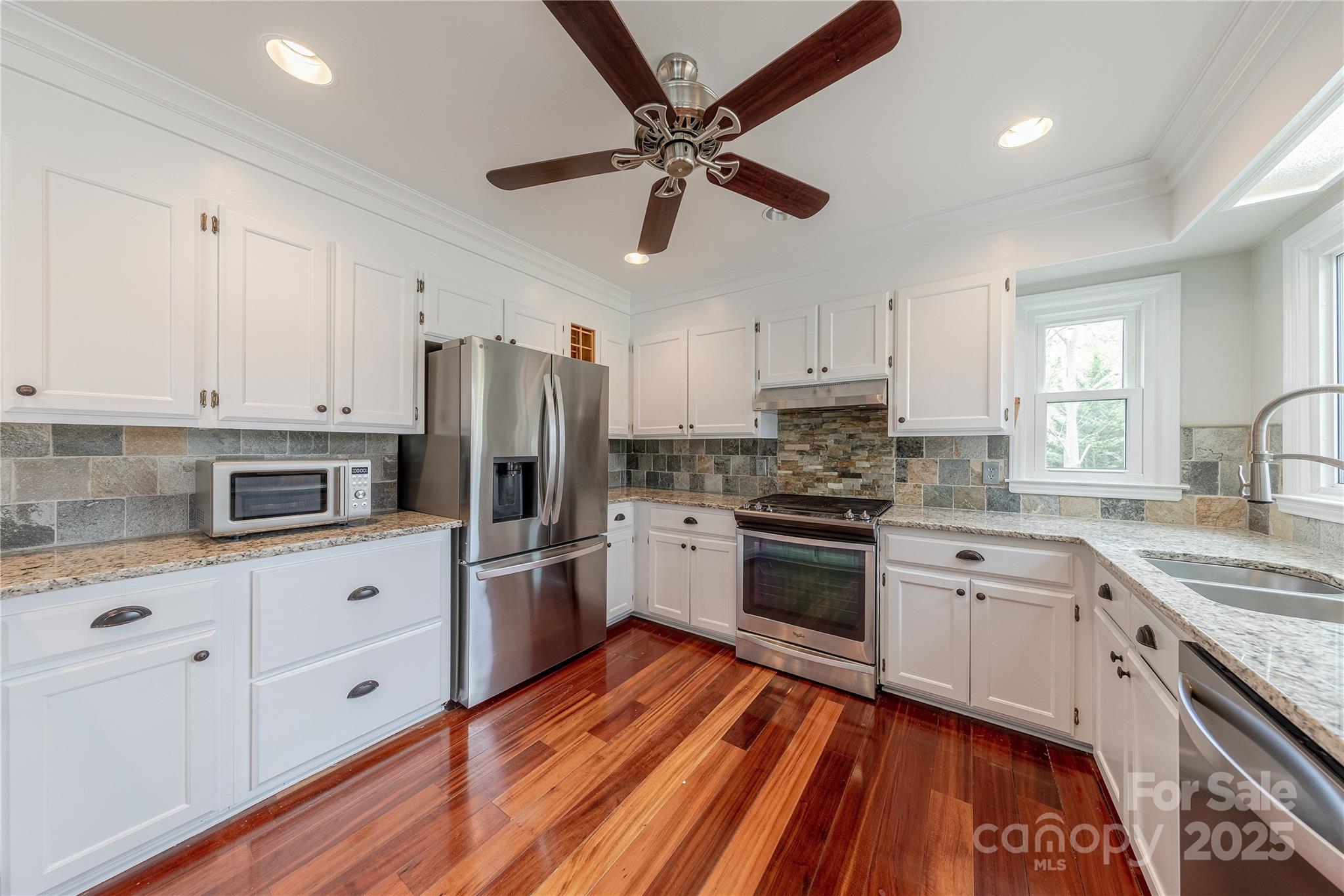 10101 Woodview Circle