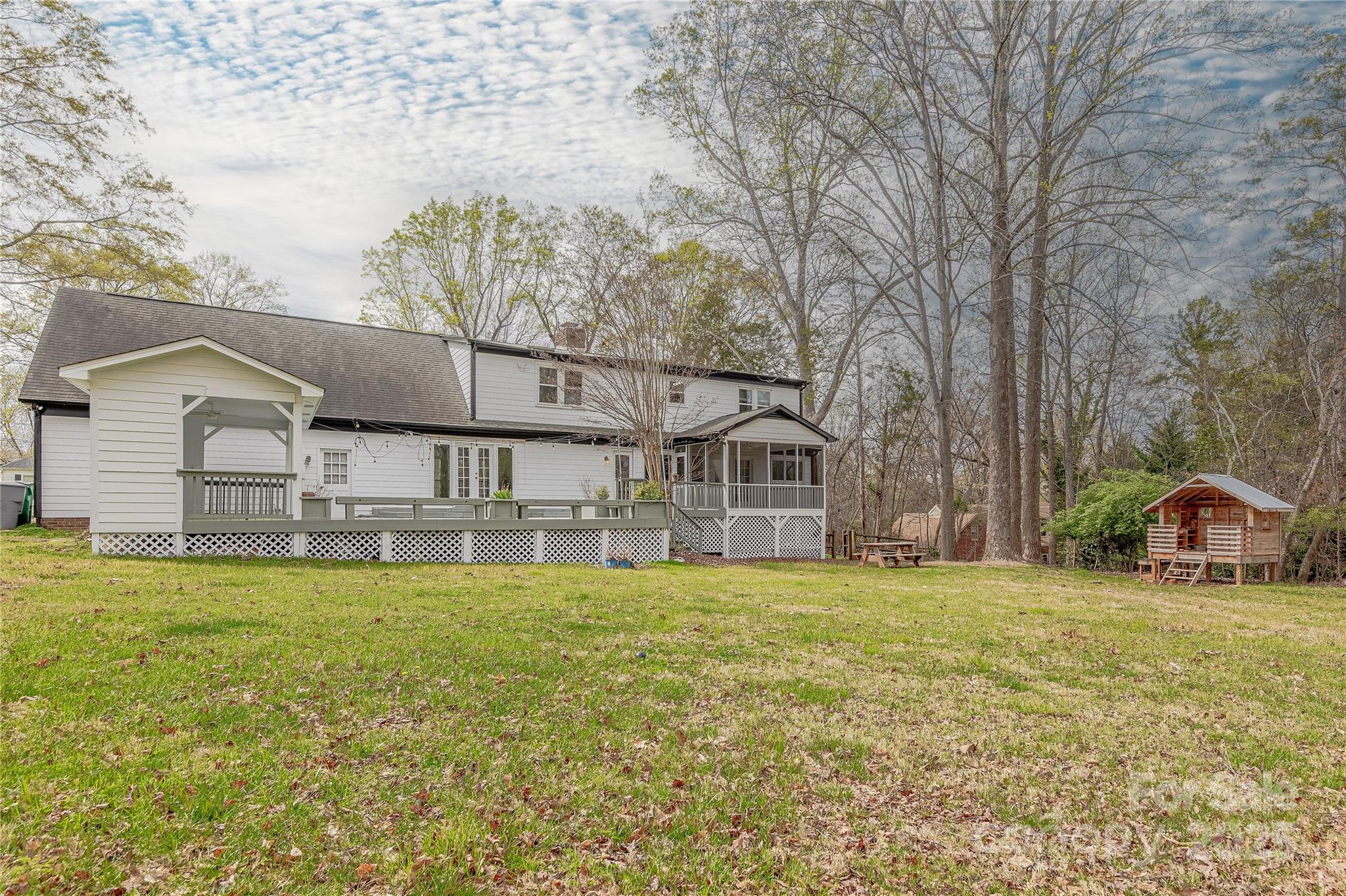10101 Woodview Circle