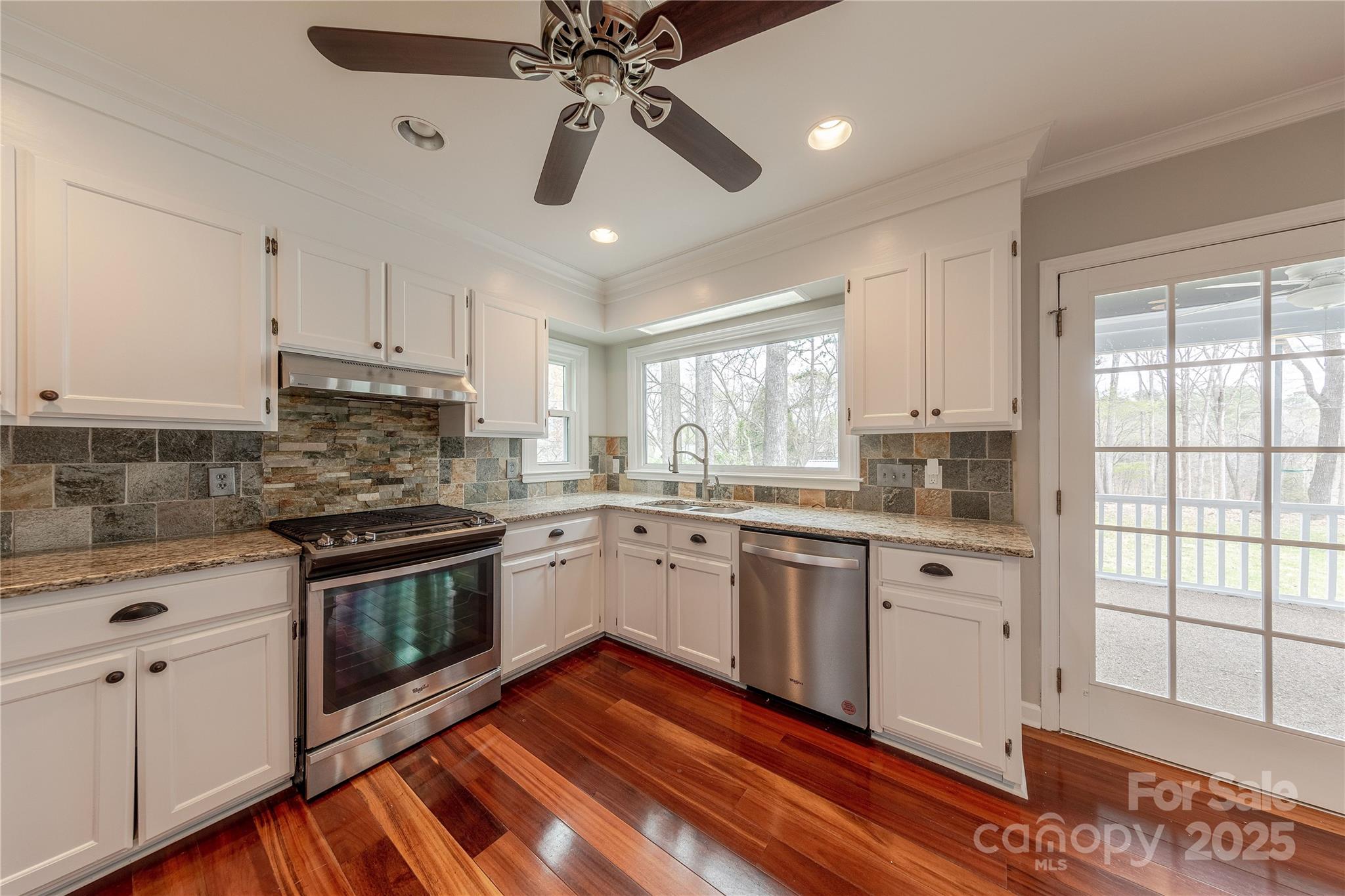 10101 Woodview Circle