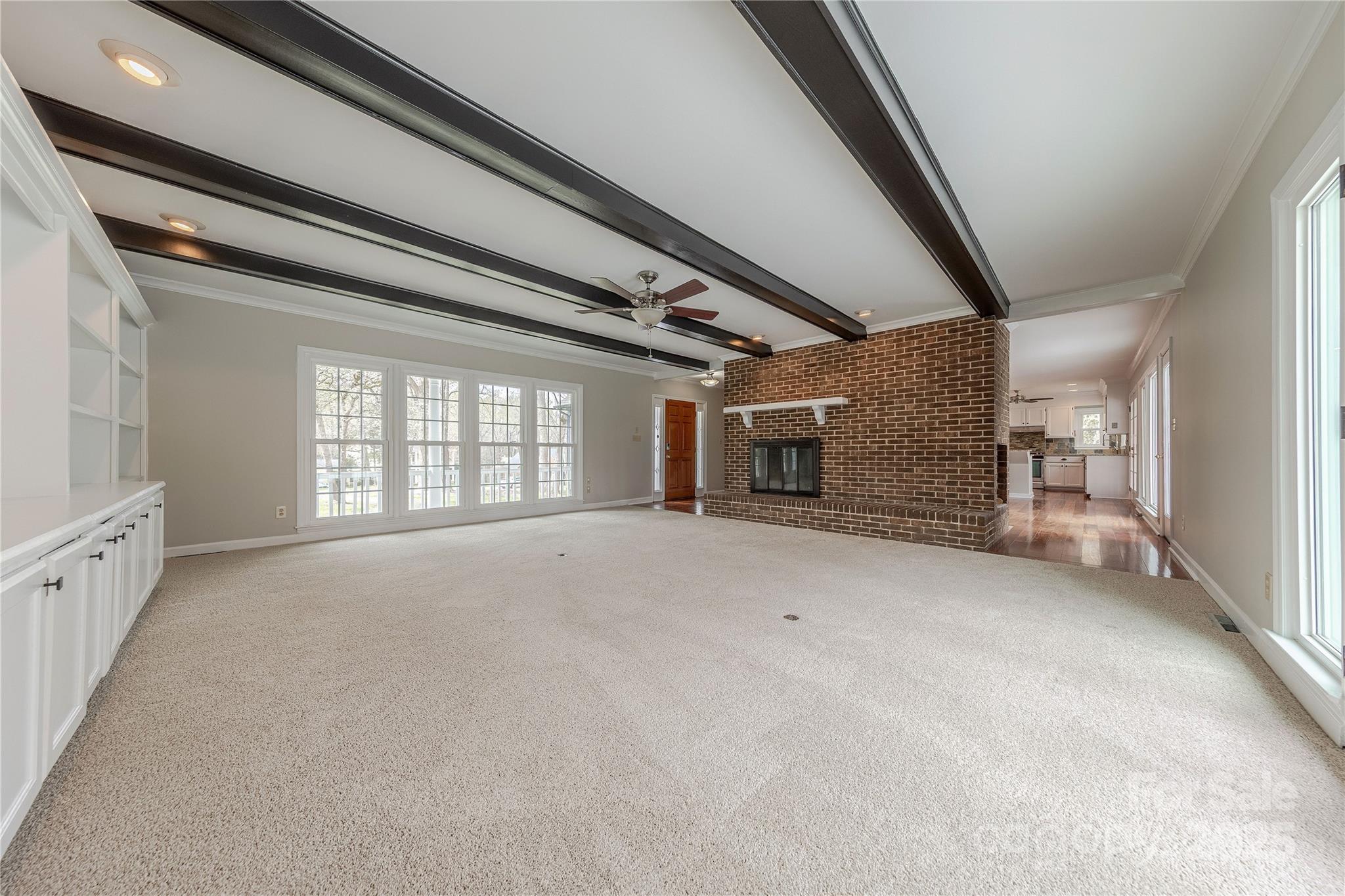 10101 Woodview Circle