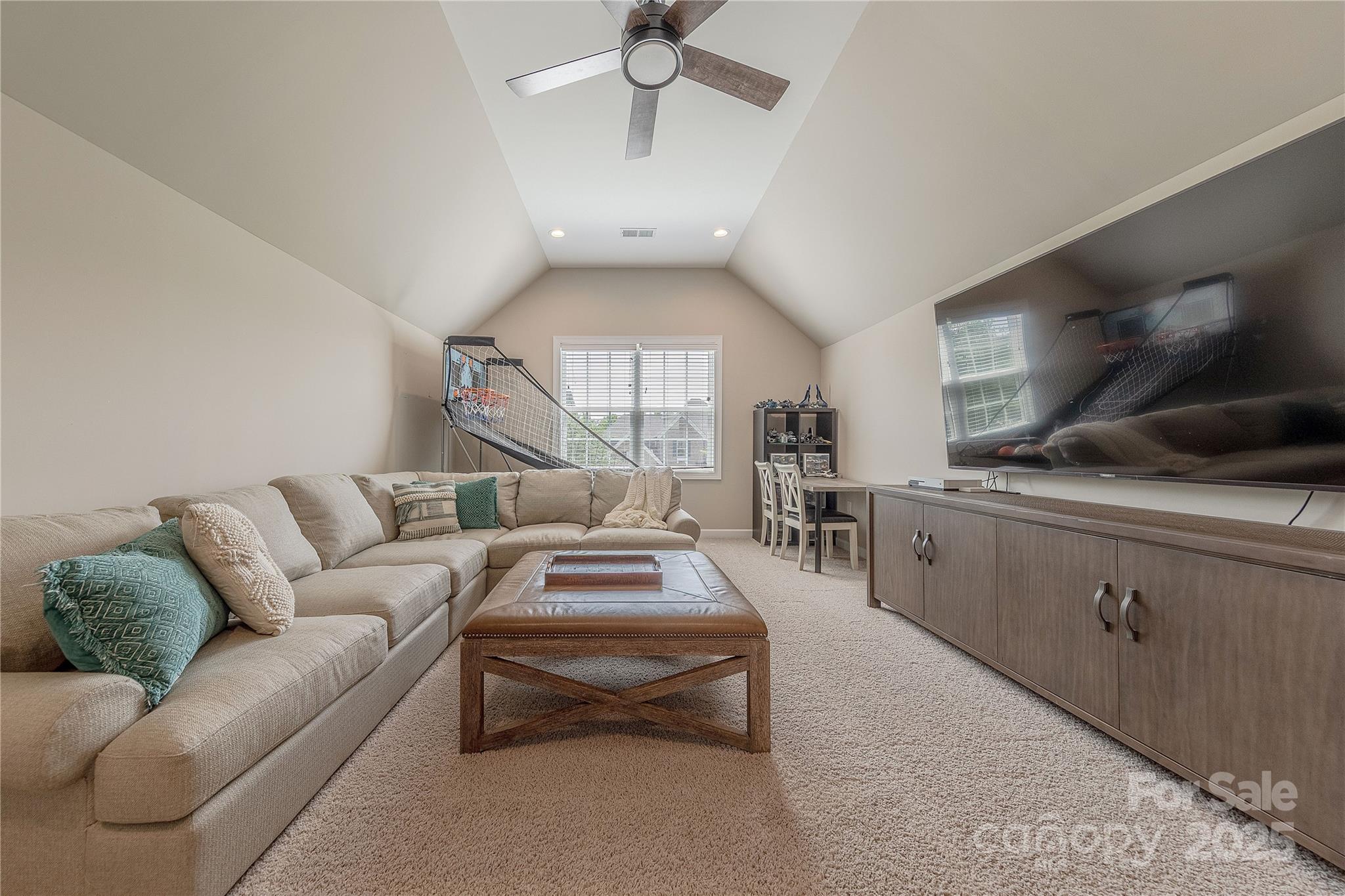 5128 Oakhaven Lane