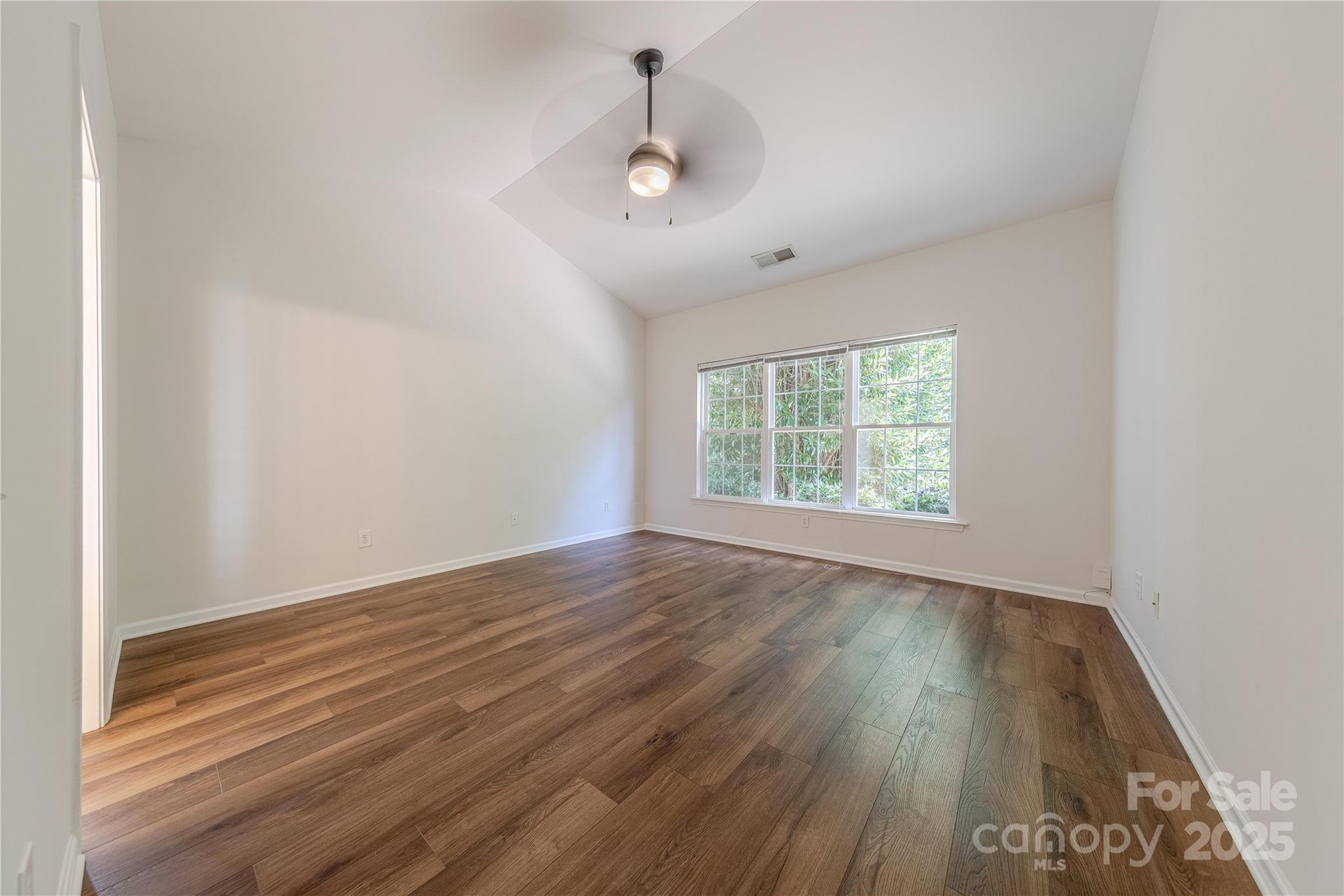 901 Clearbrook Road