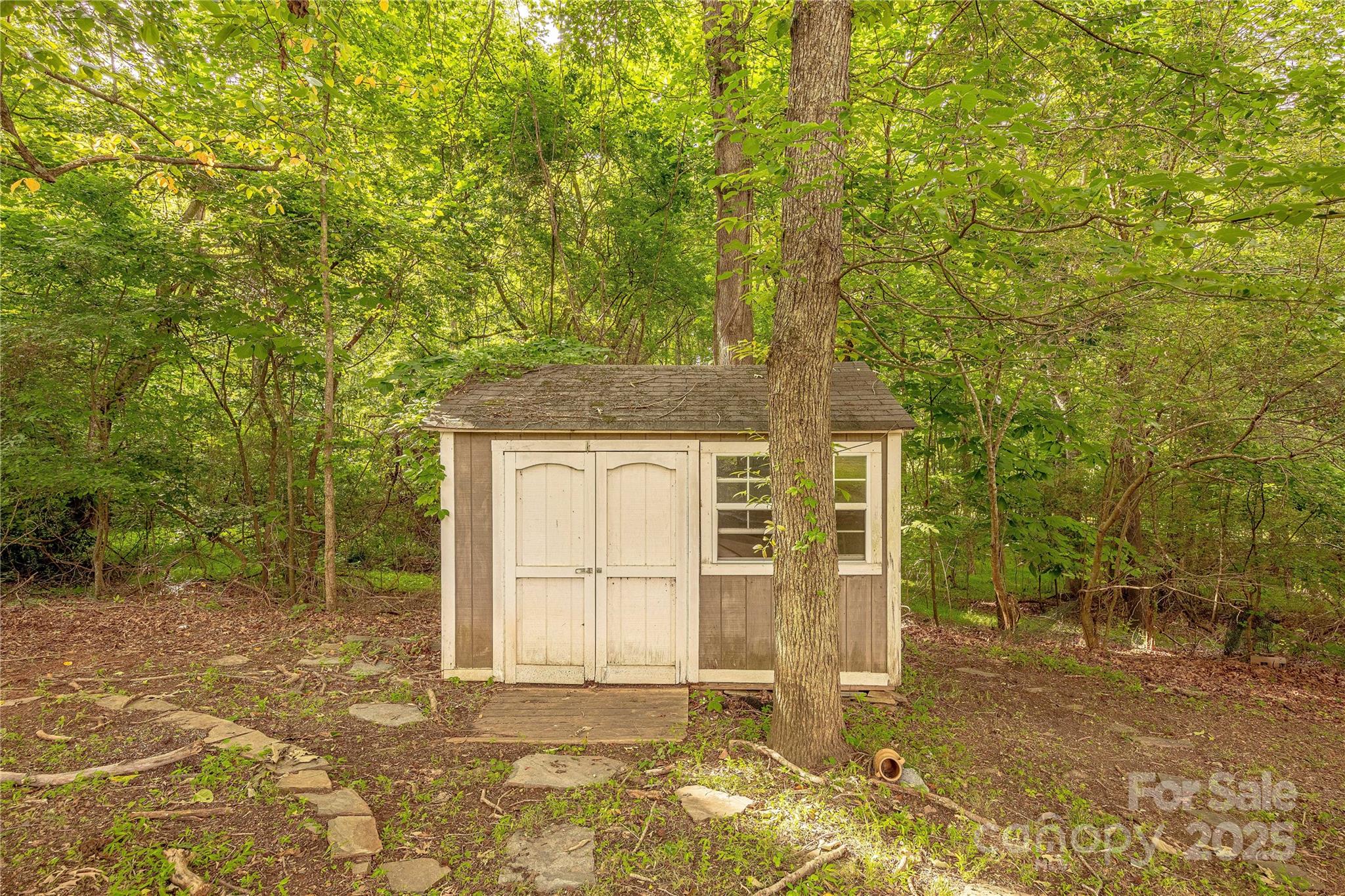 901 Clearbrook Road