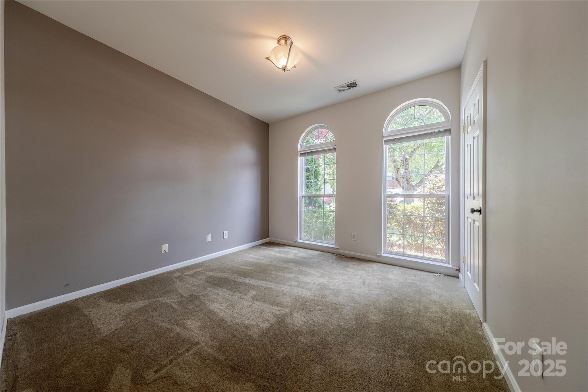 901 Clearbrook Road