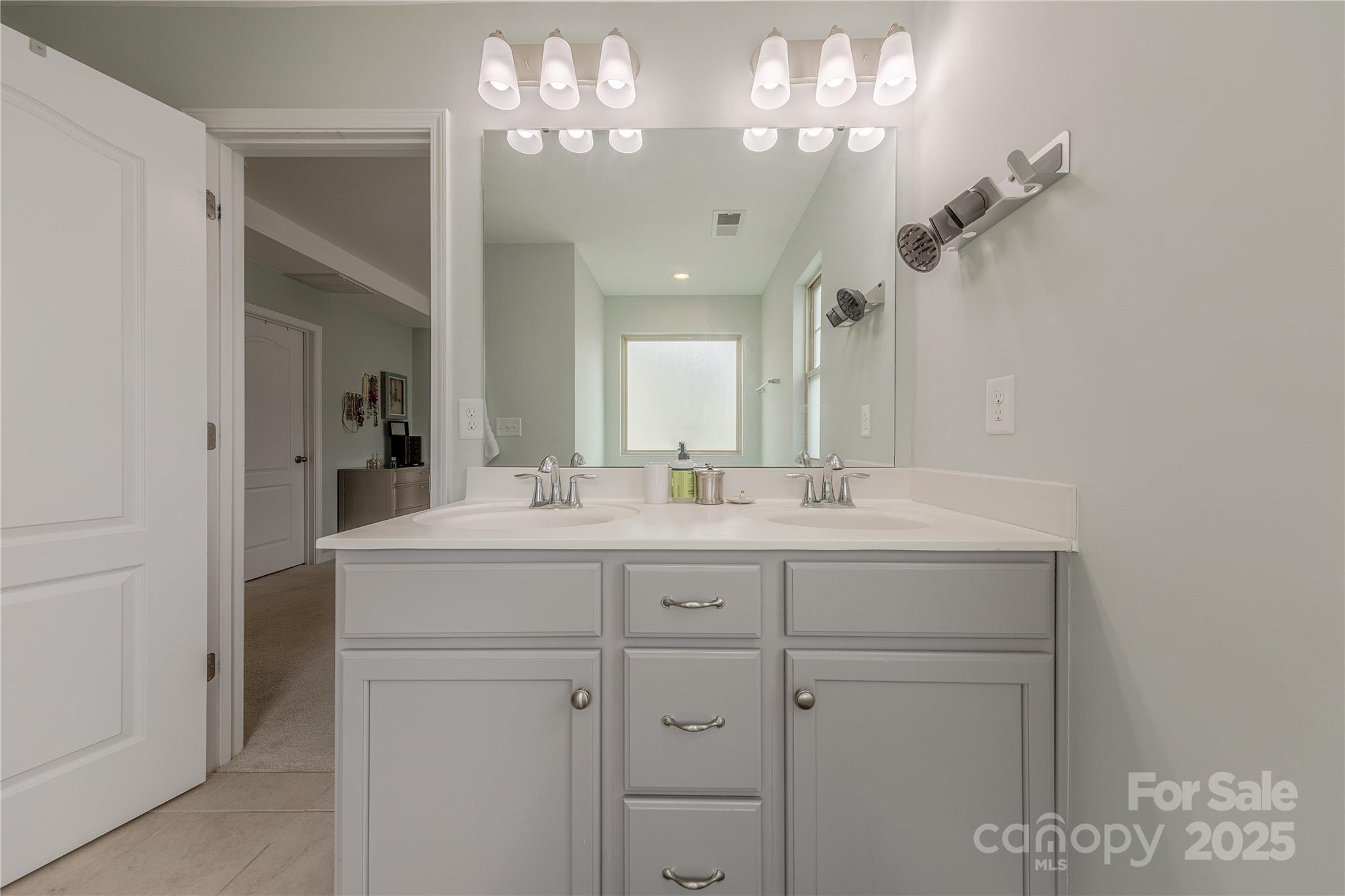 543 Common Raven Court