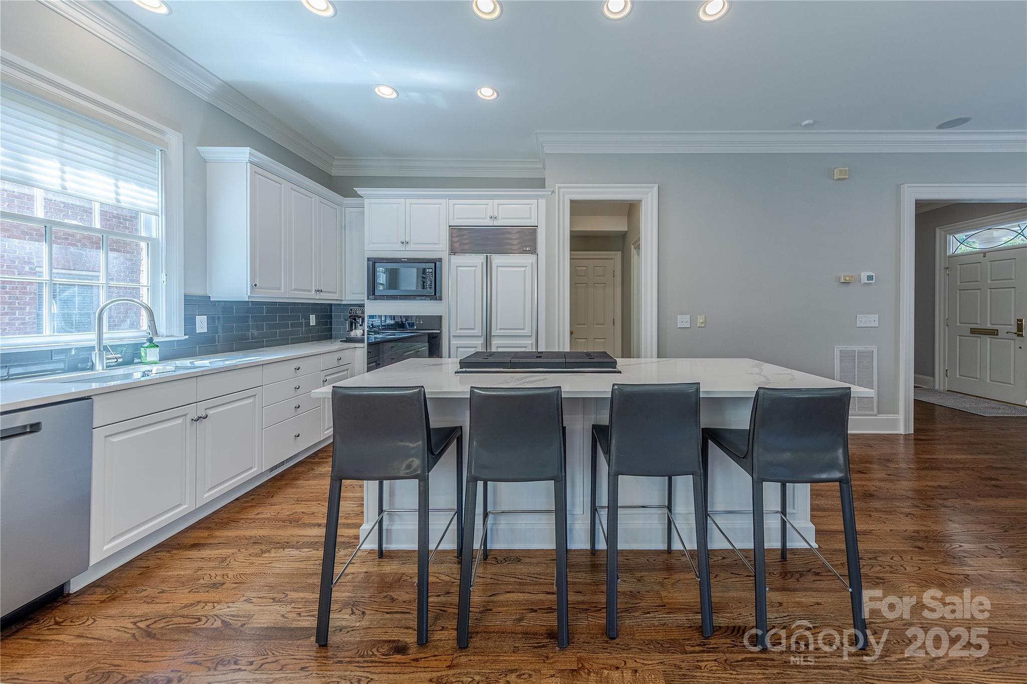 1103 S Kings Drive