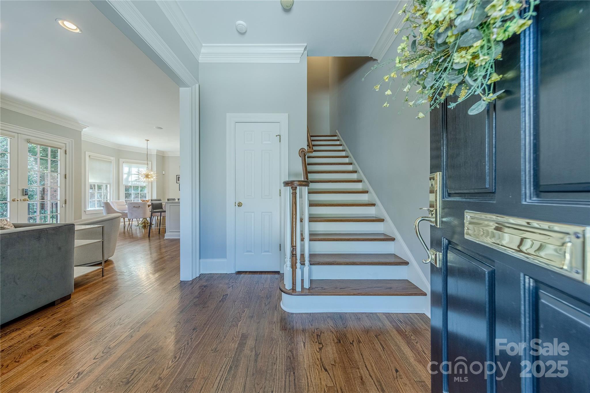 1103 S Kings Drive