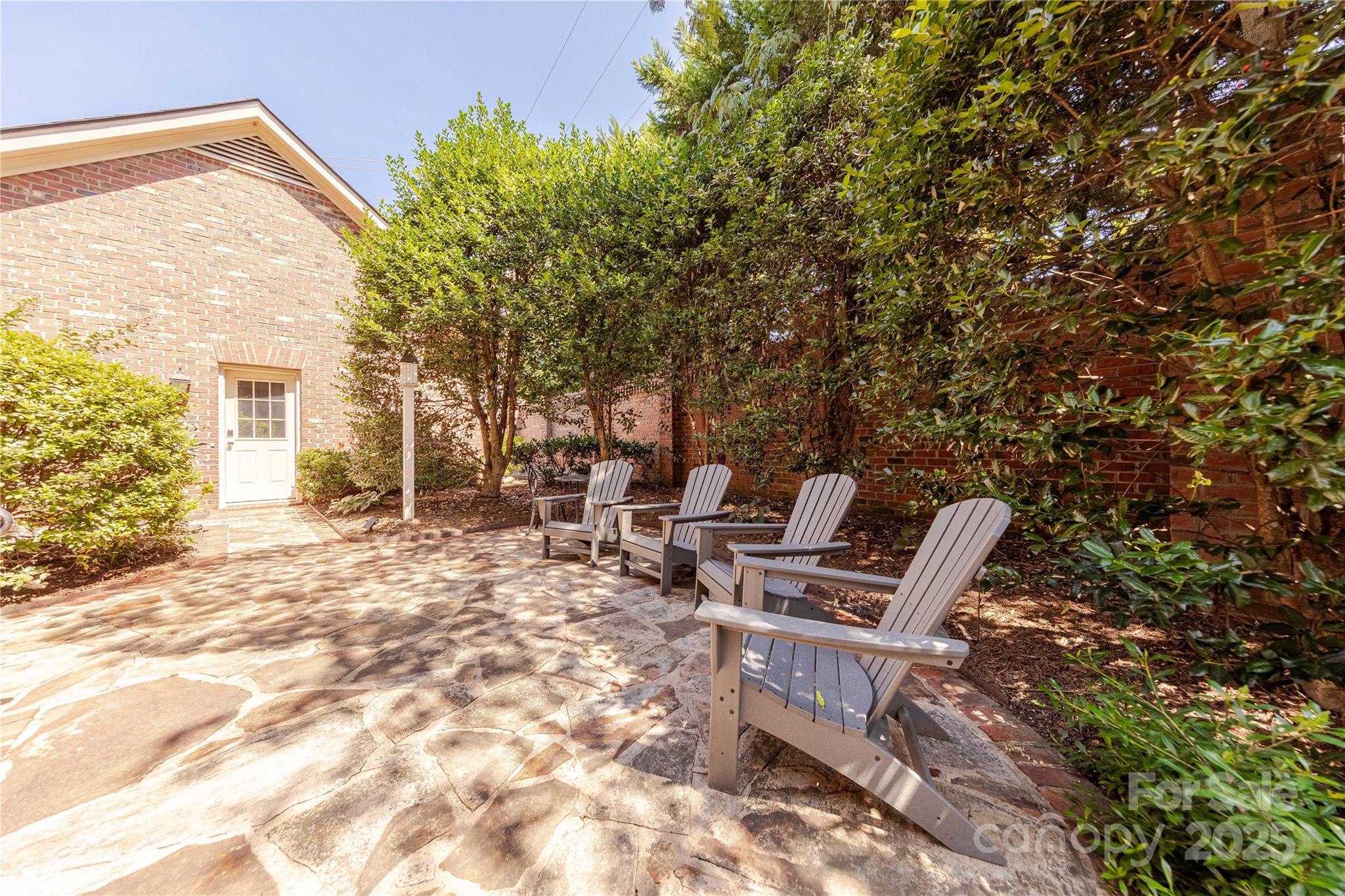 1103 S Kings Drive