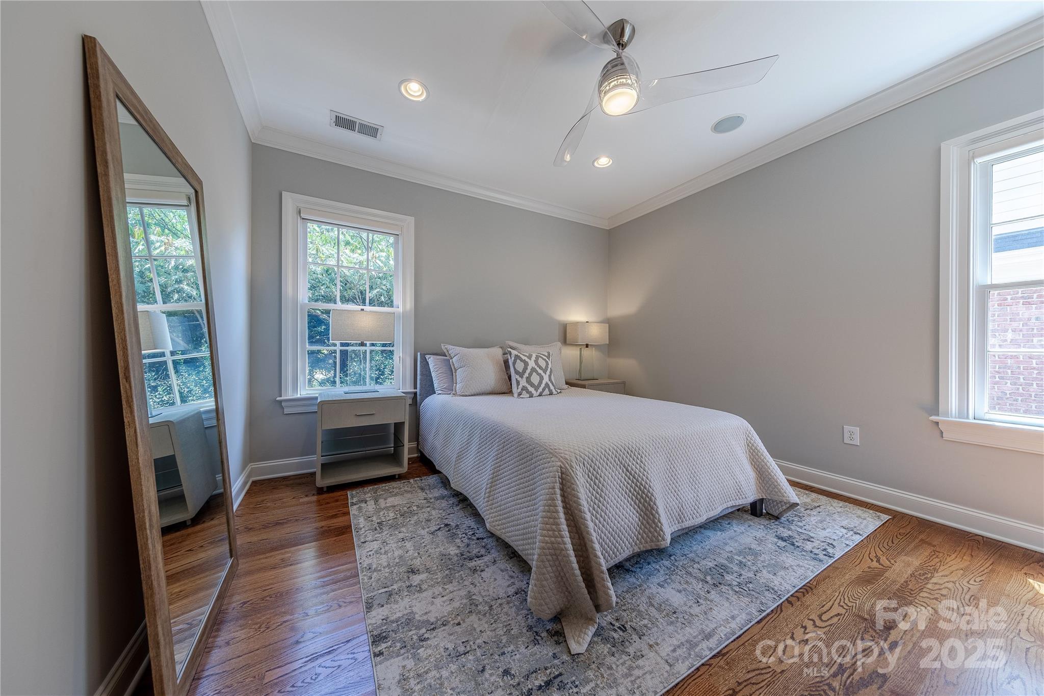 1103 S Kings Drive