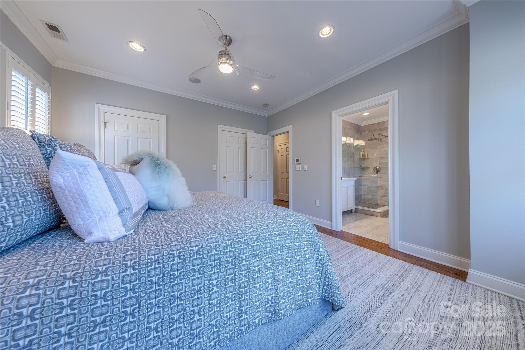 1103 S Kings Drive