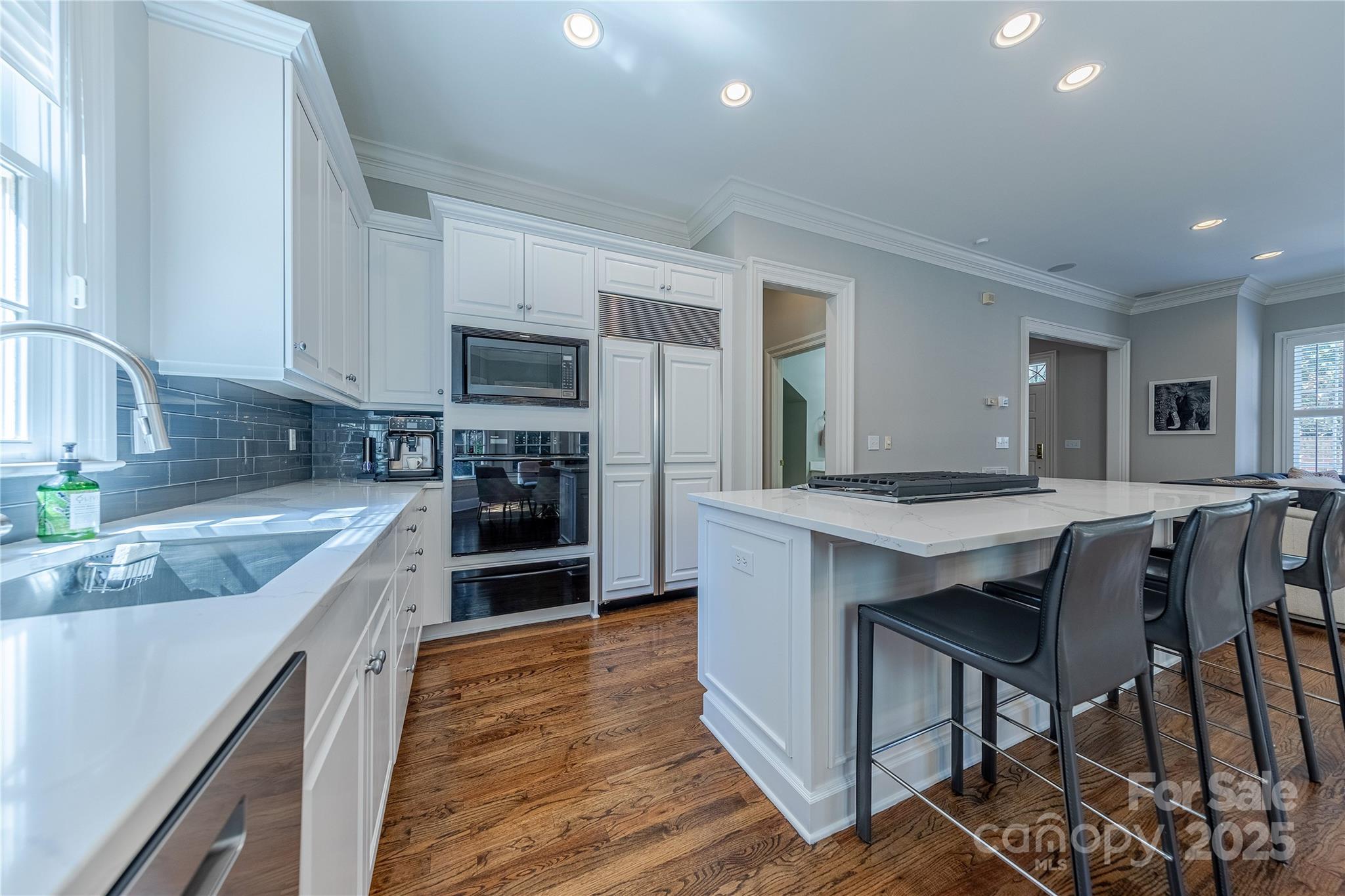 1103 S Kings Drive