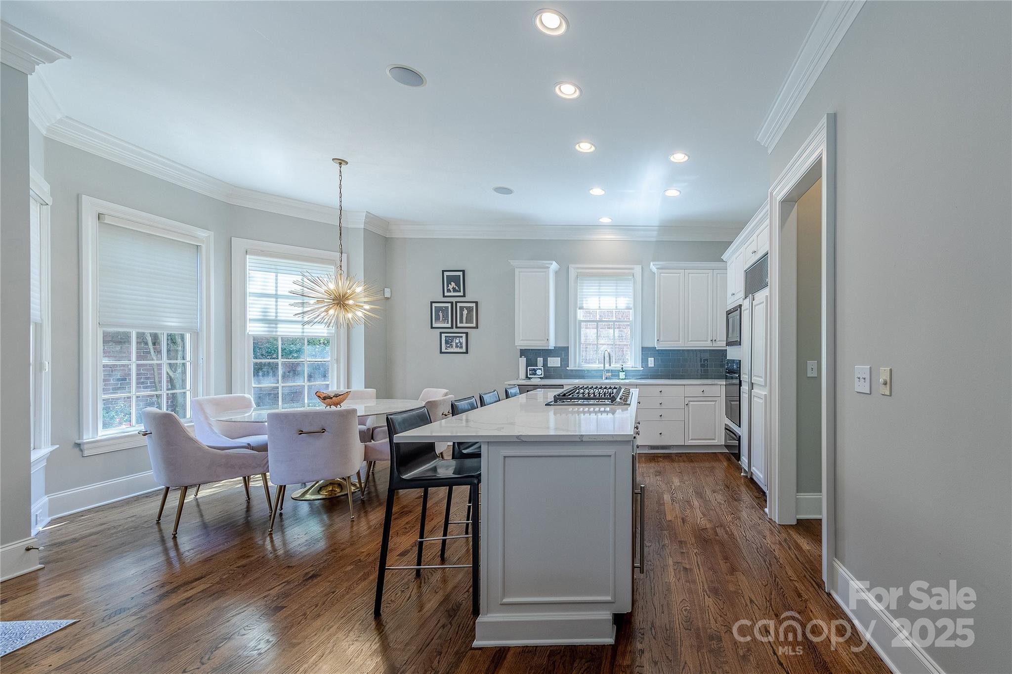 1103 S Kings Drive