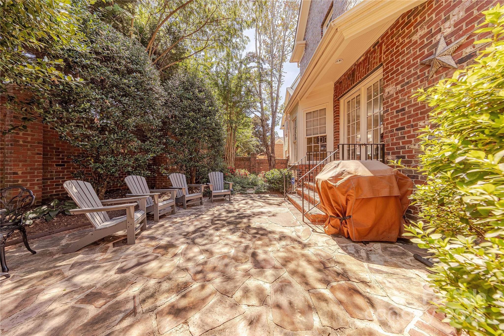 1103 S Kings Drive