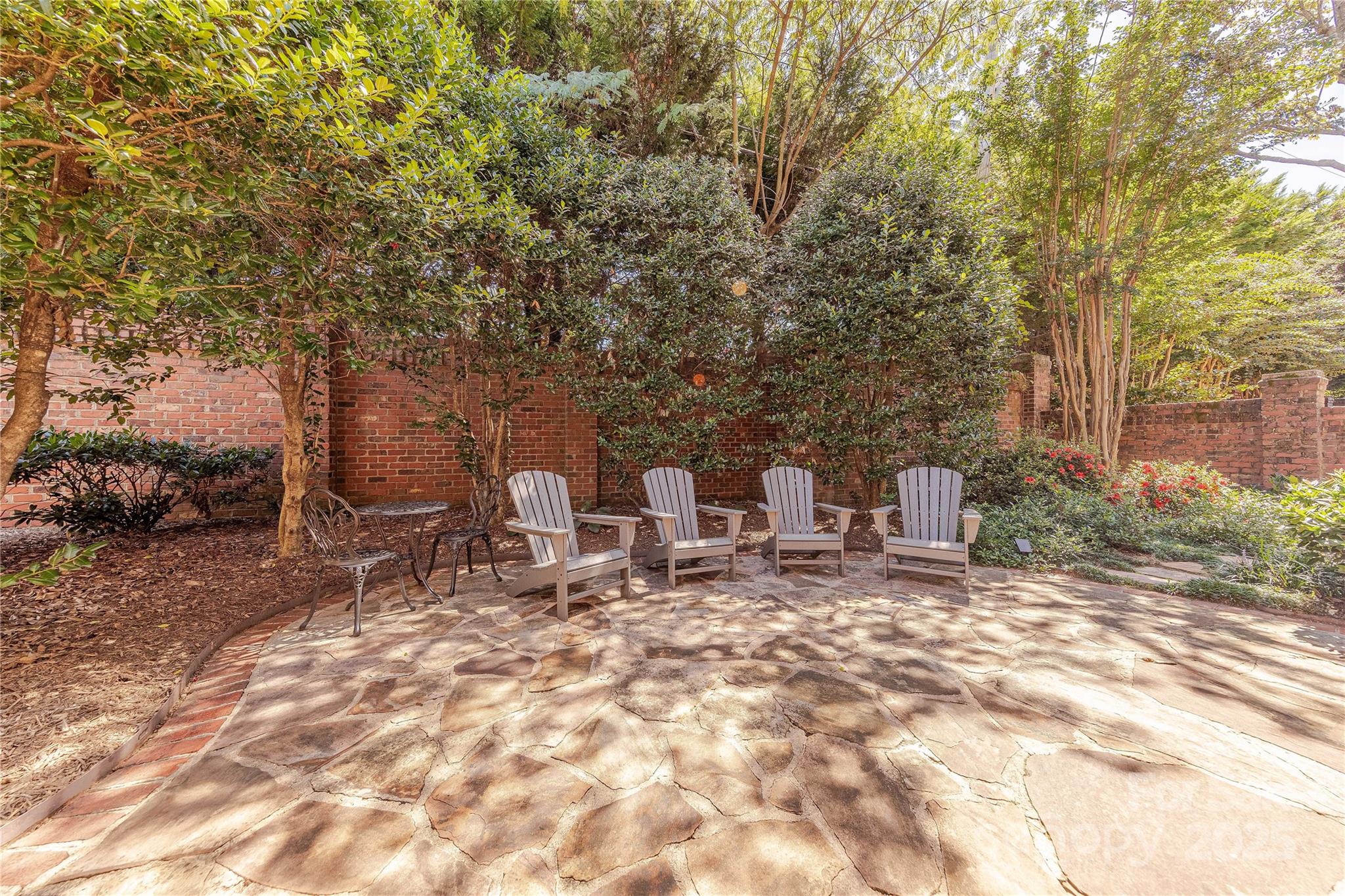 1103 S Kings Drive