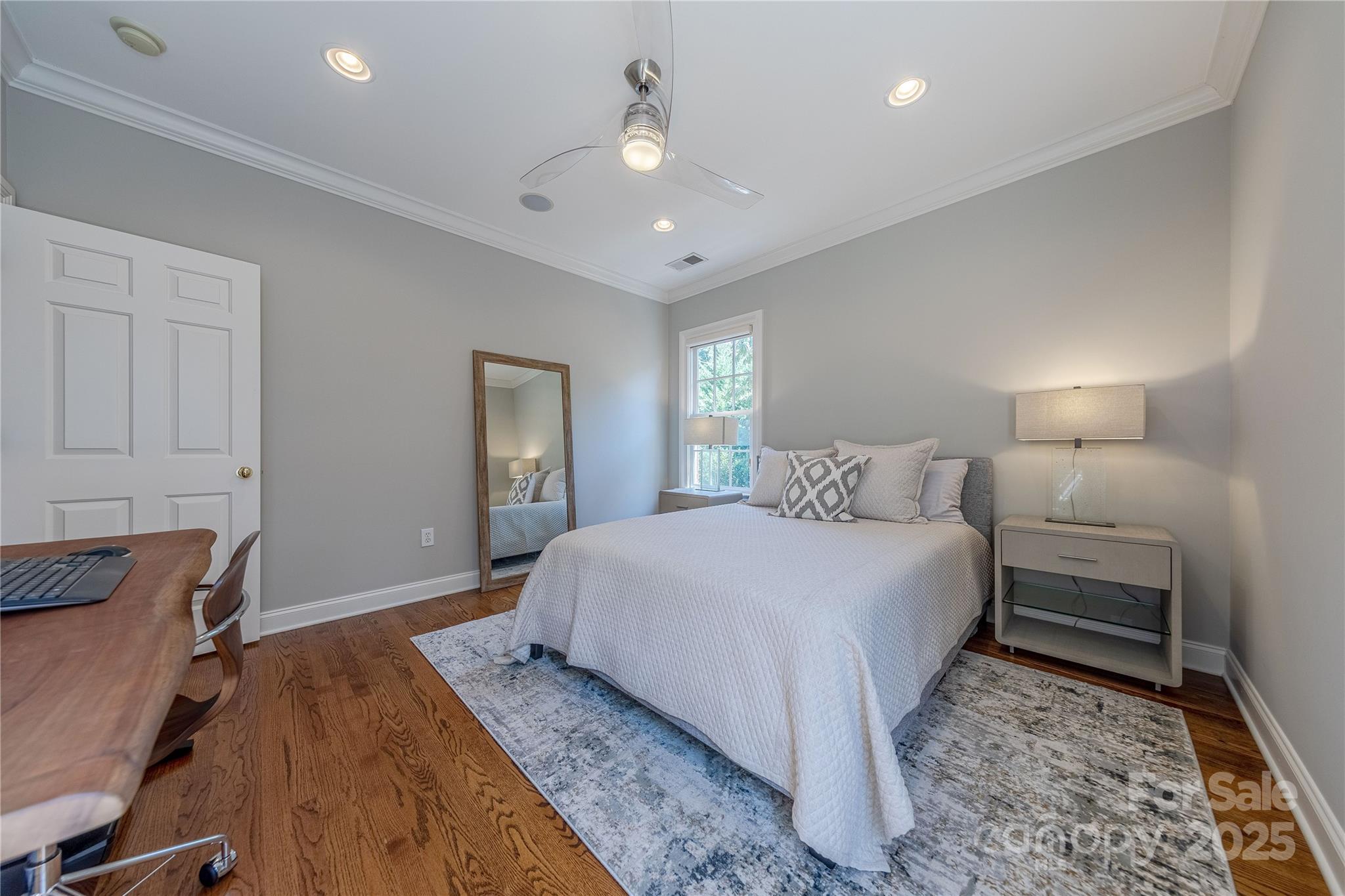 1103 S Kings Drive