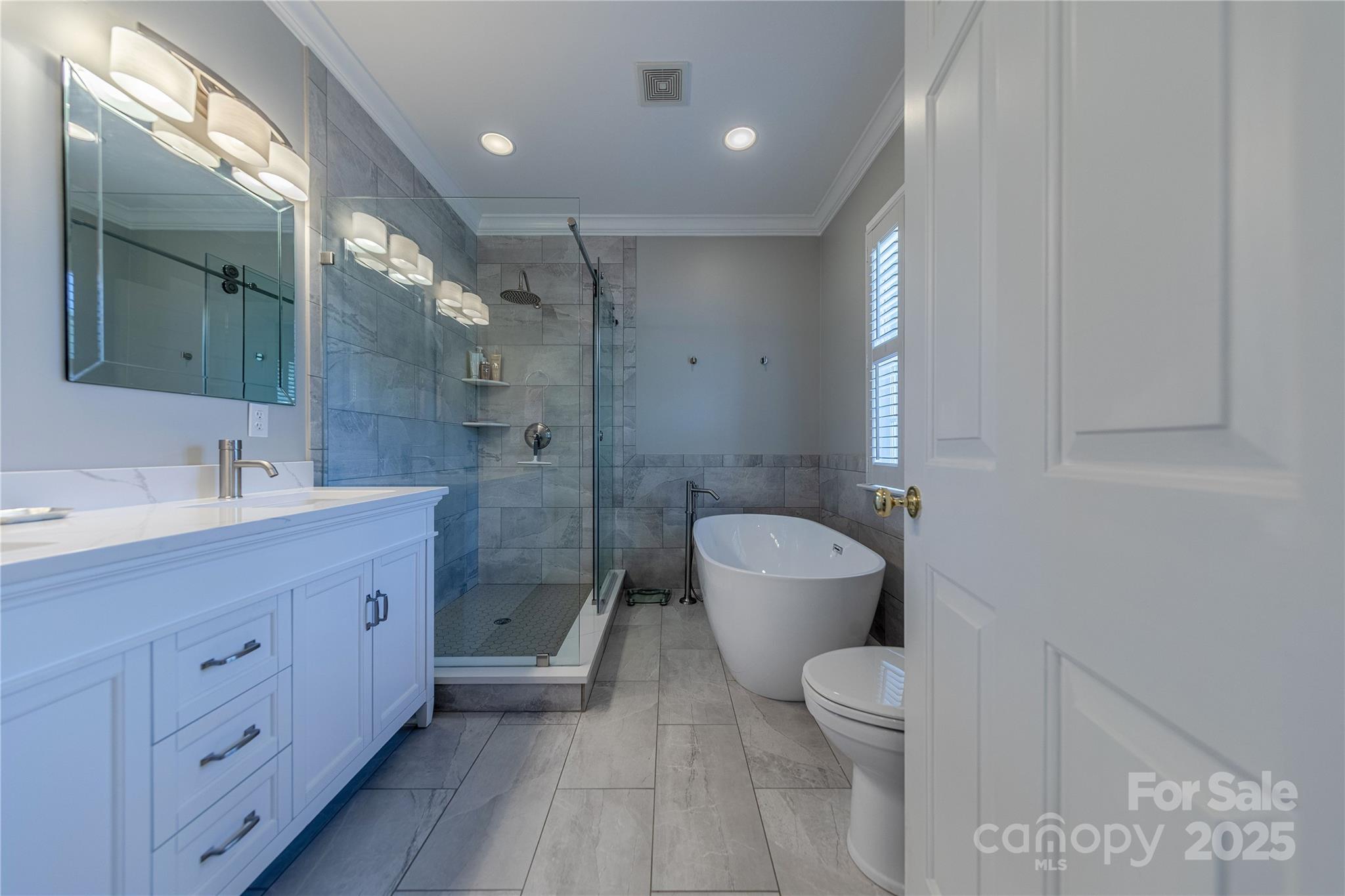 1103 S Kings Drive