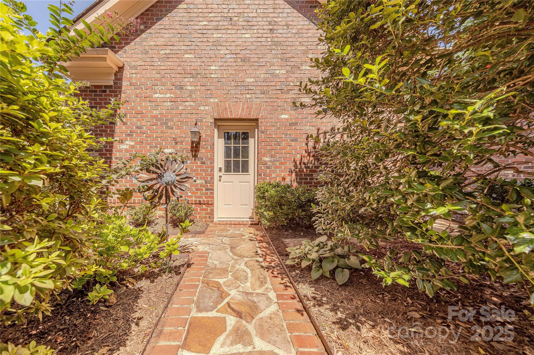 1103 S Kings Drive