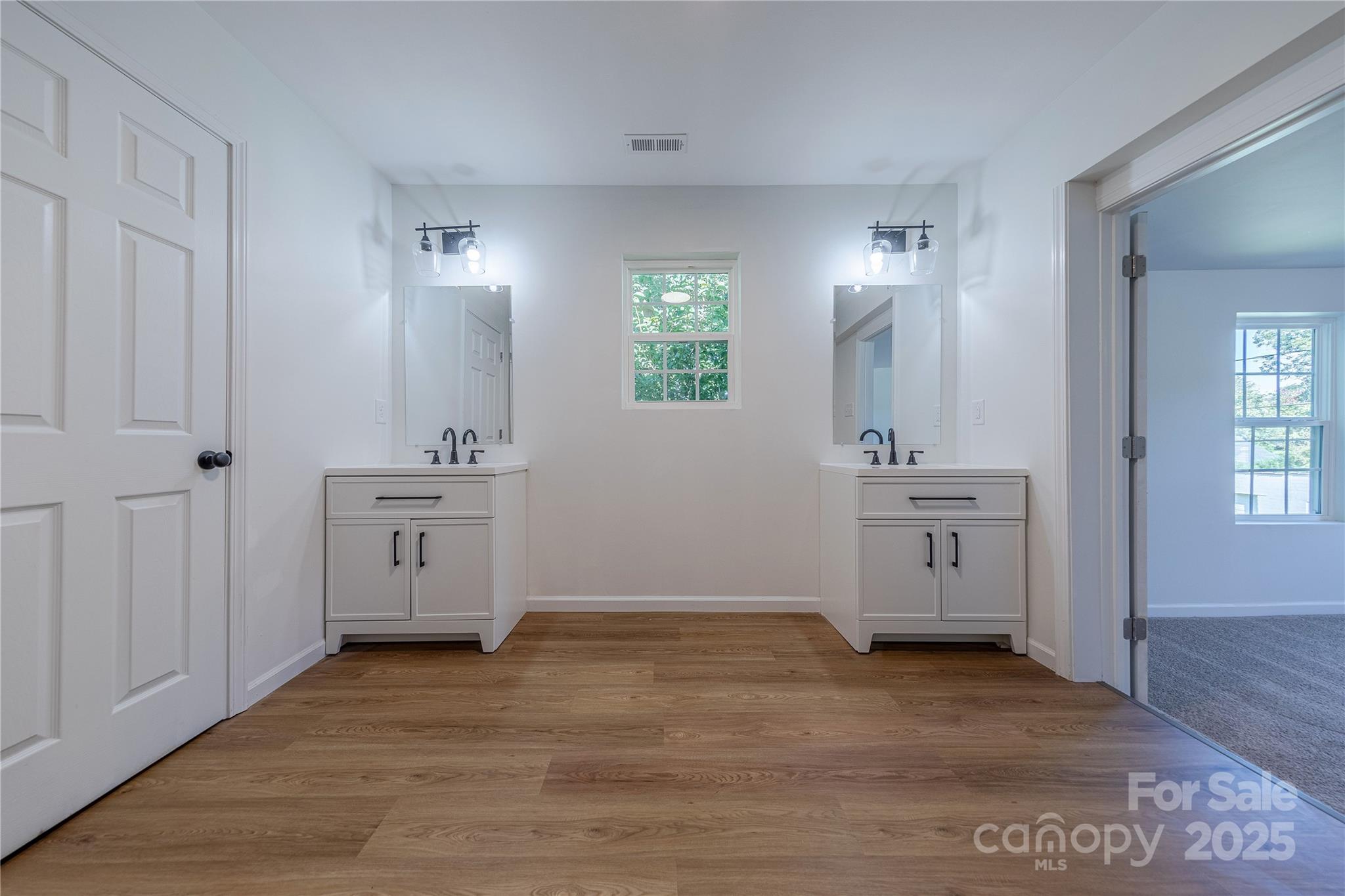 214 E Washington Avenue