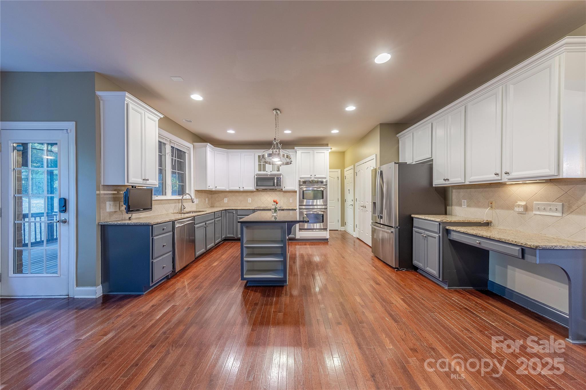 9913 Hazelview Drive