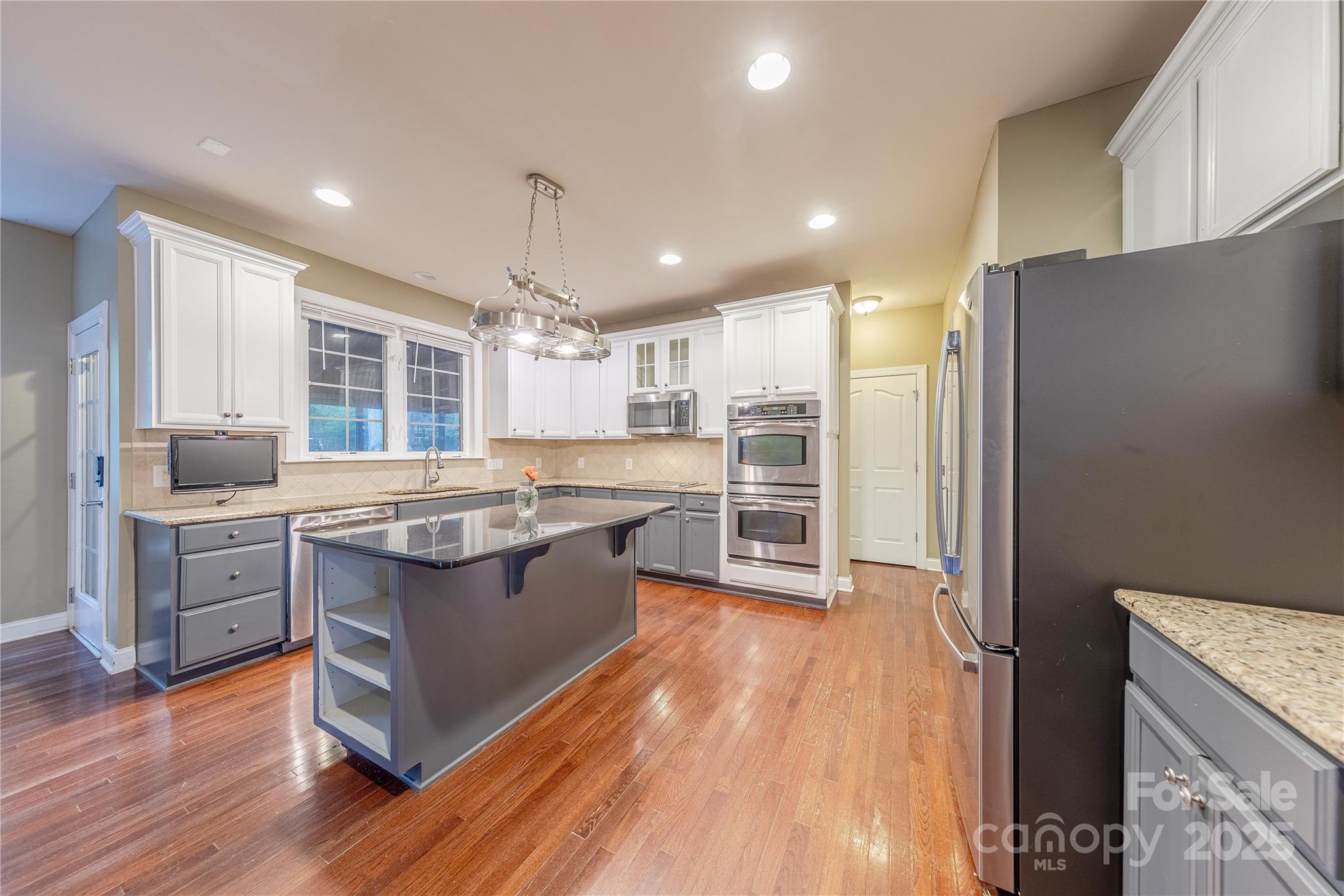 9913 Hazelview Drive