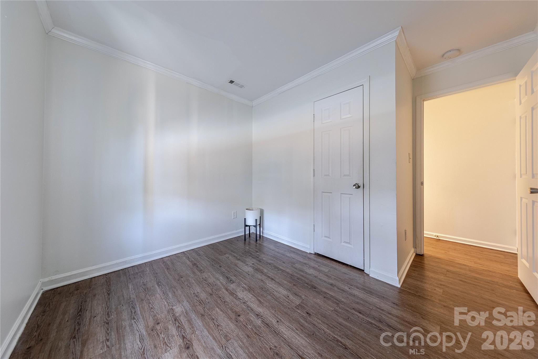 6332 Round Hill Road