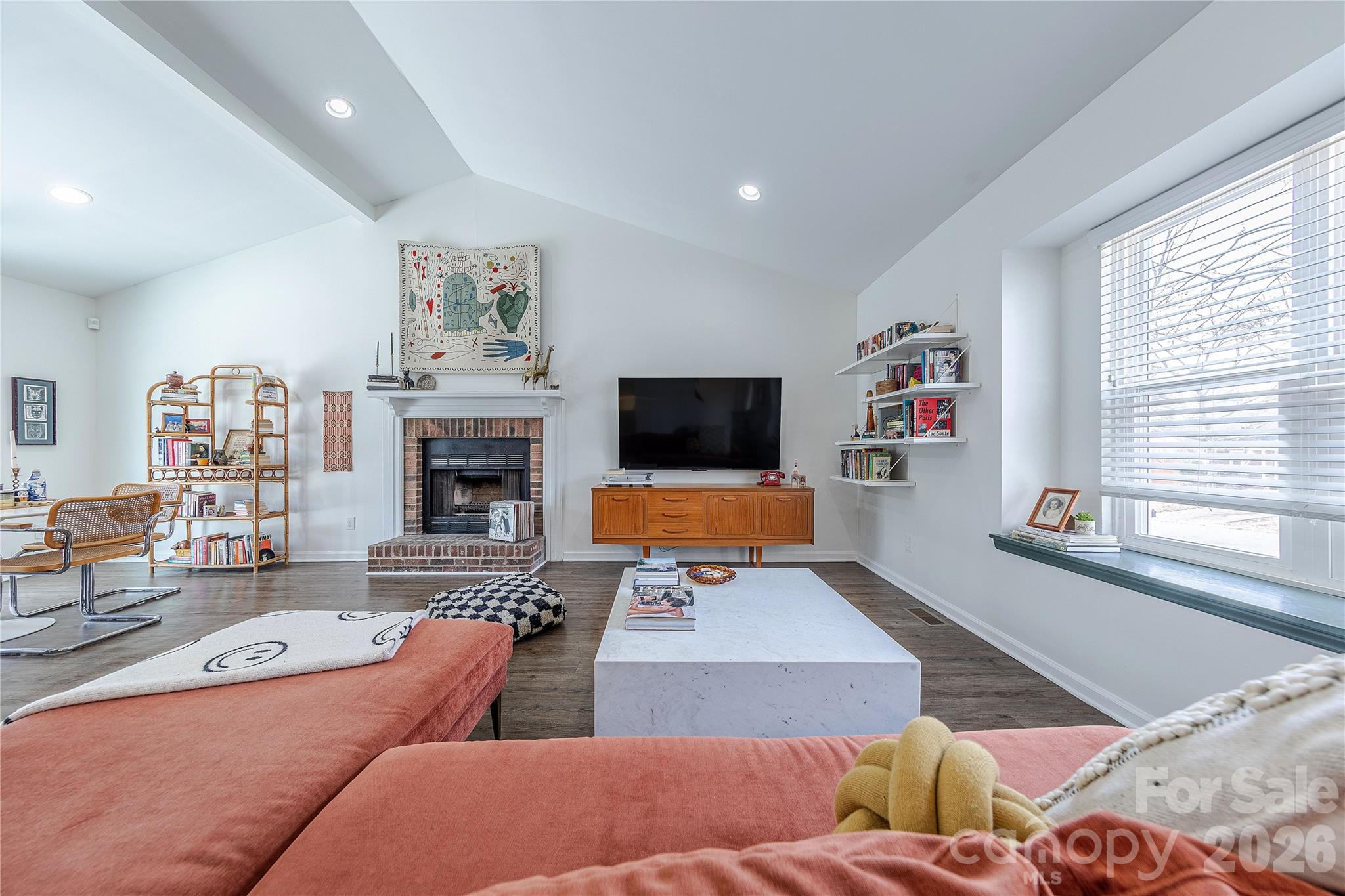 6332 Round Hill Road