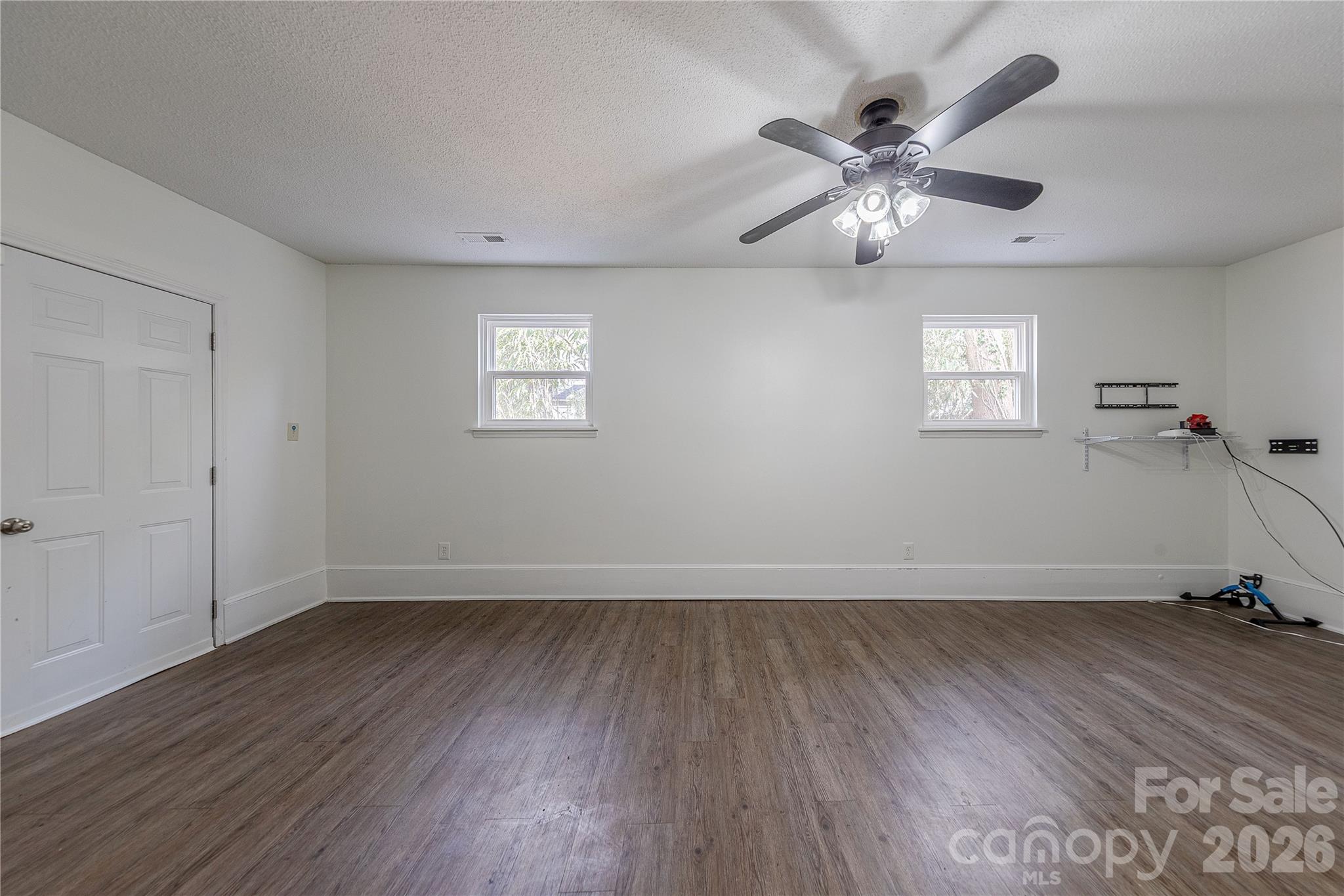 6332 Round Hill Road