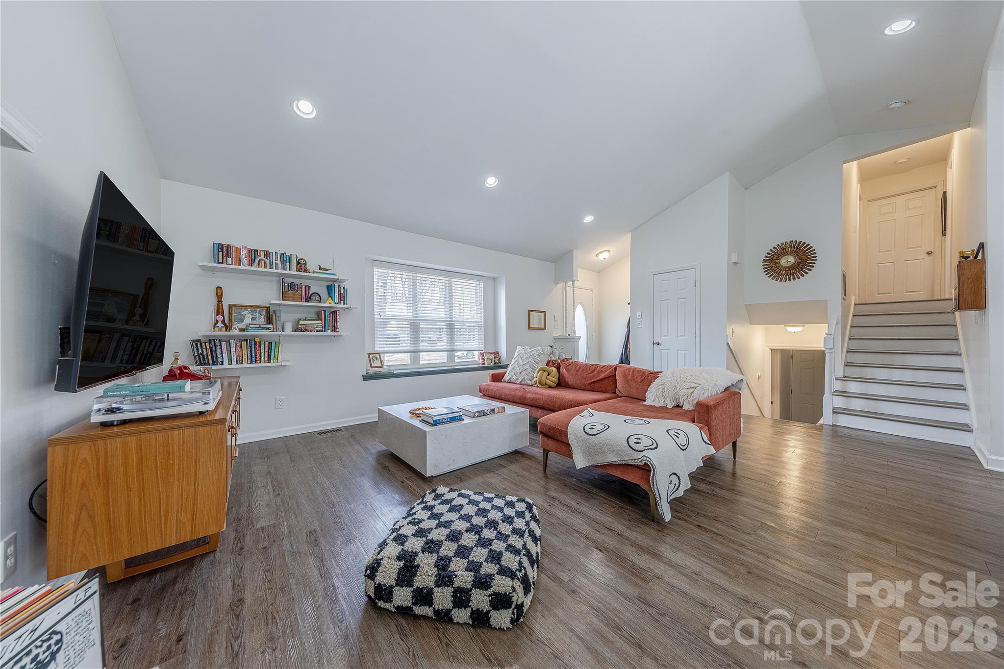 6332 Round Hill Road