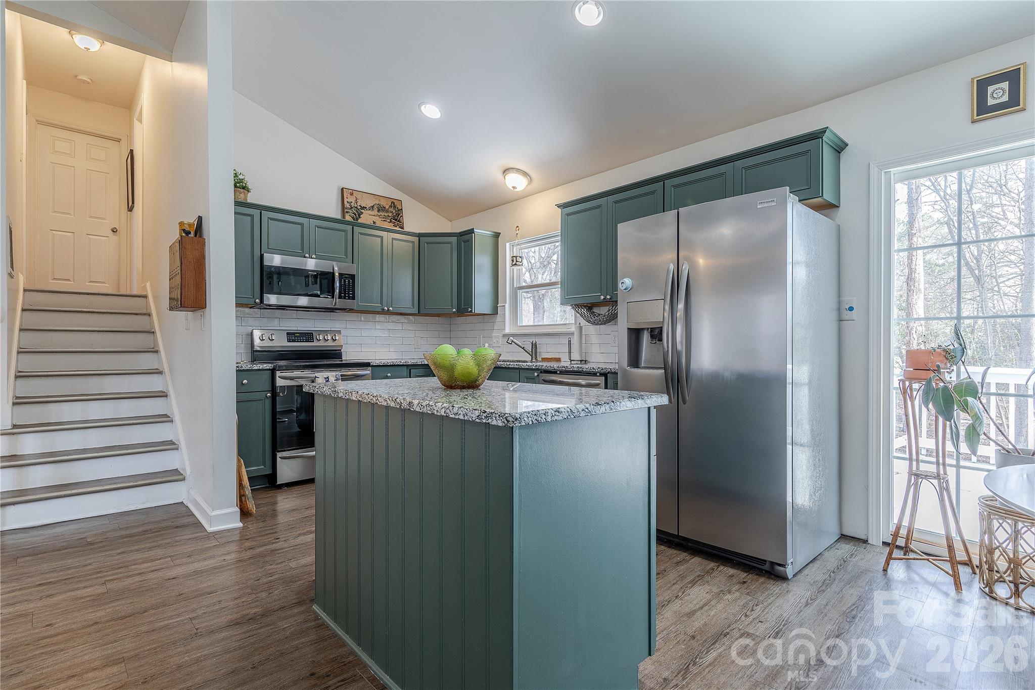 6332 Round Hill Road