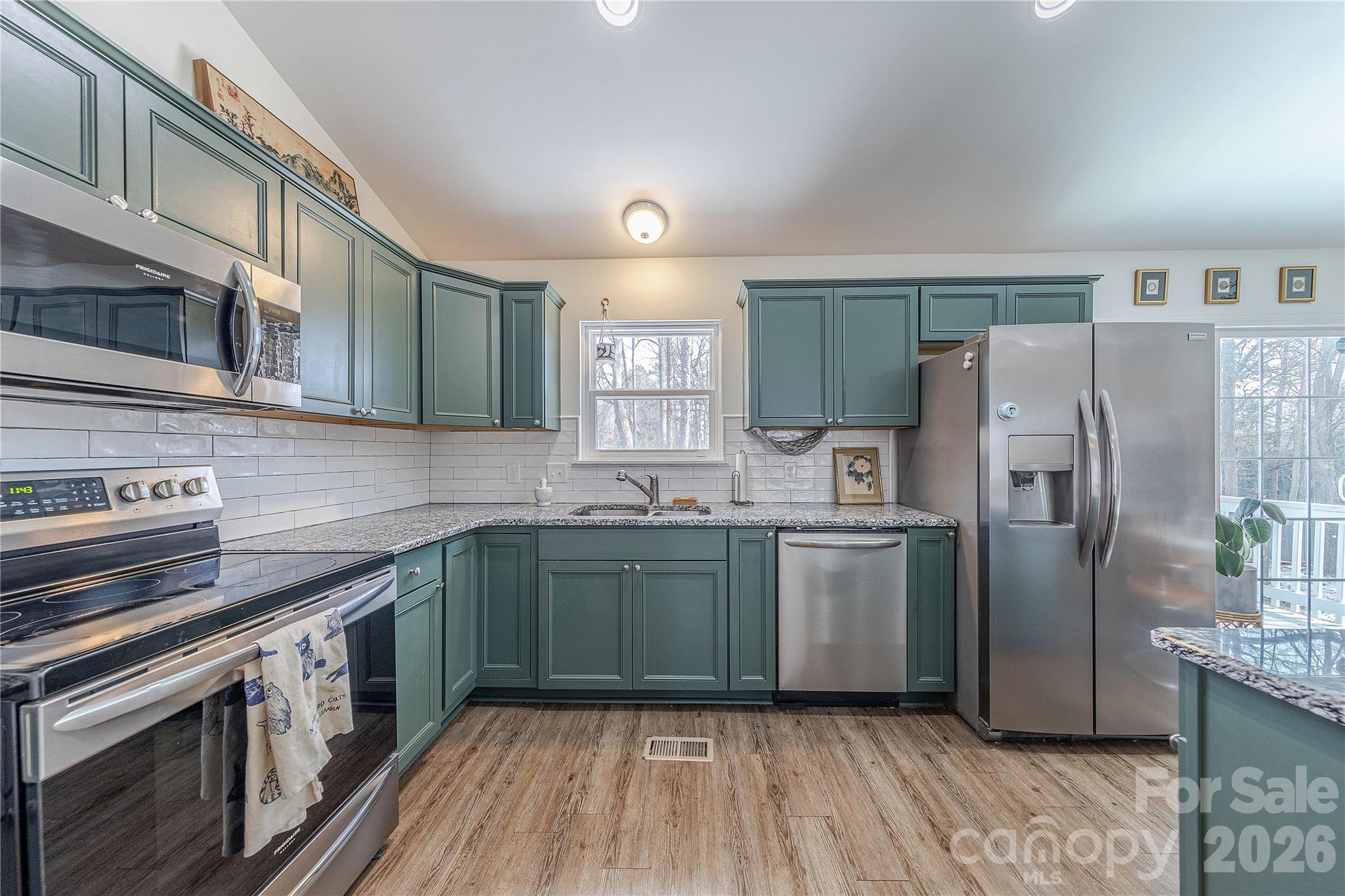 6332 Round Hill Road