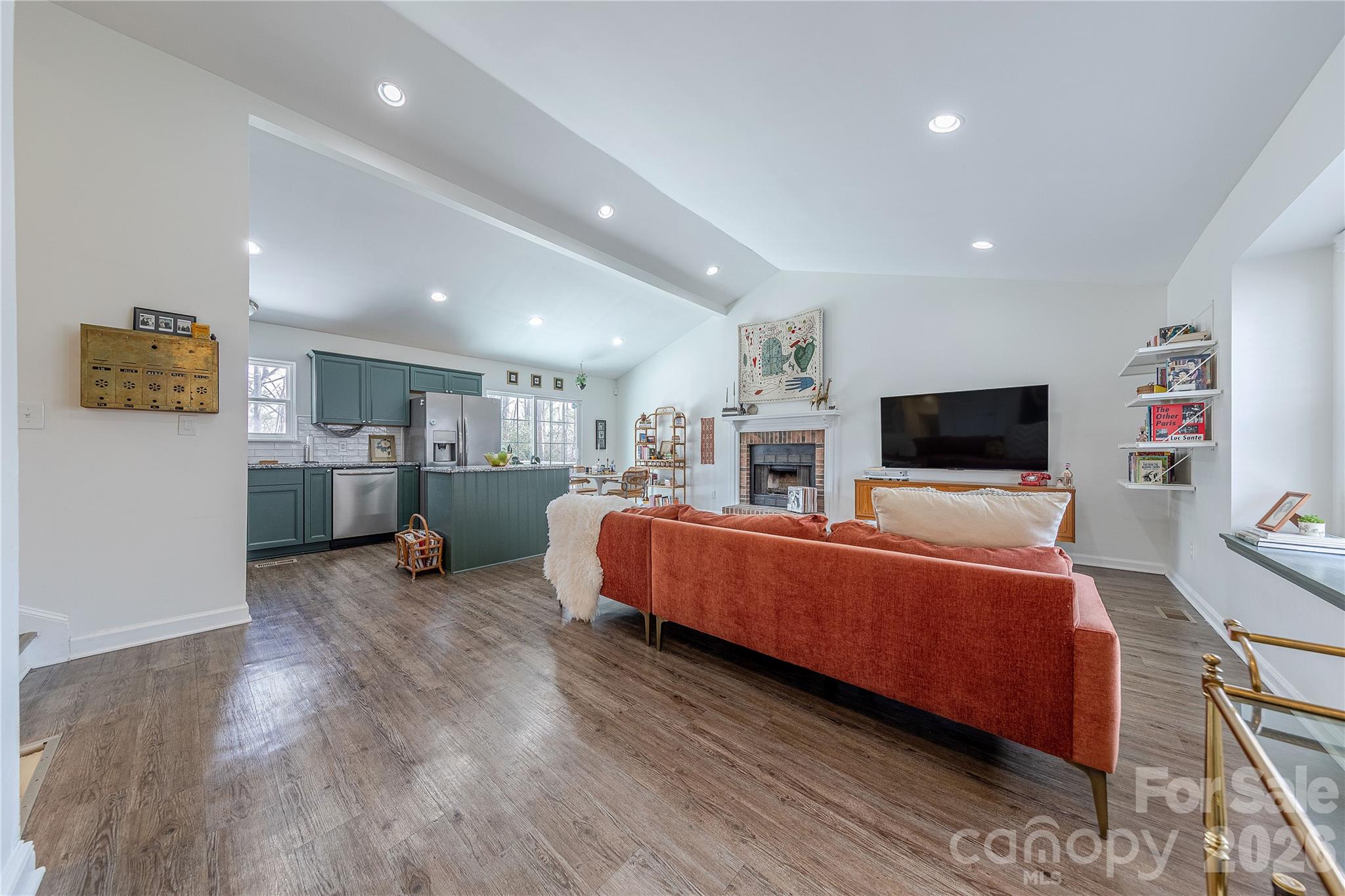 6332 Round Hill Road