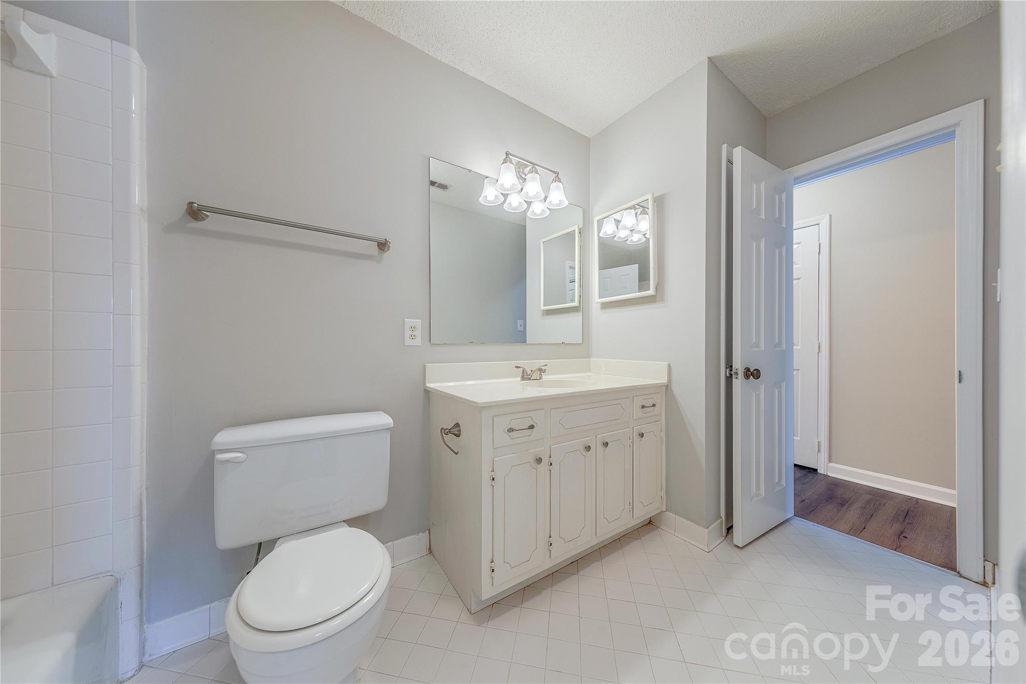 2401 Quail Lake Drive