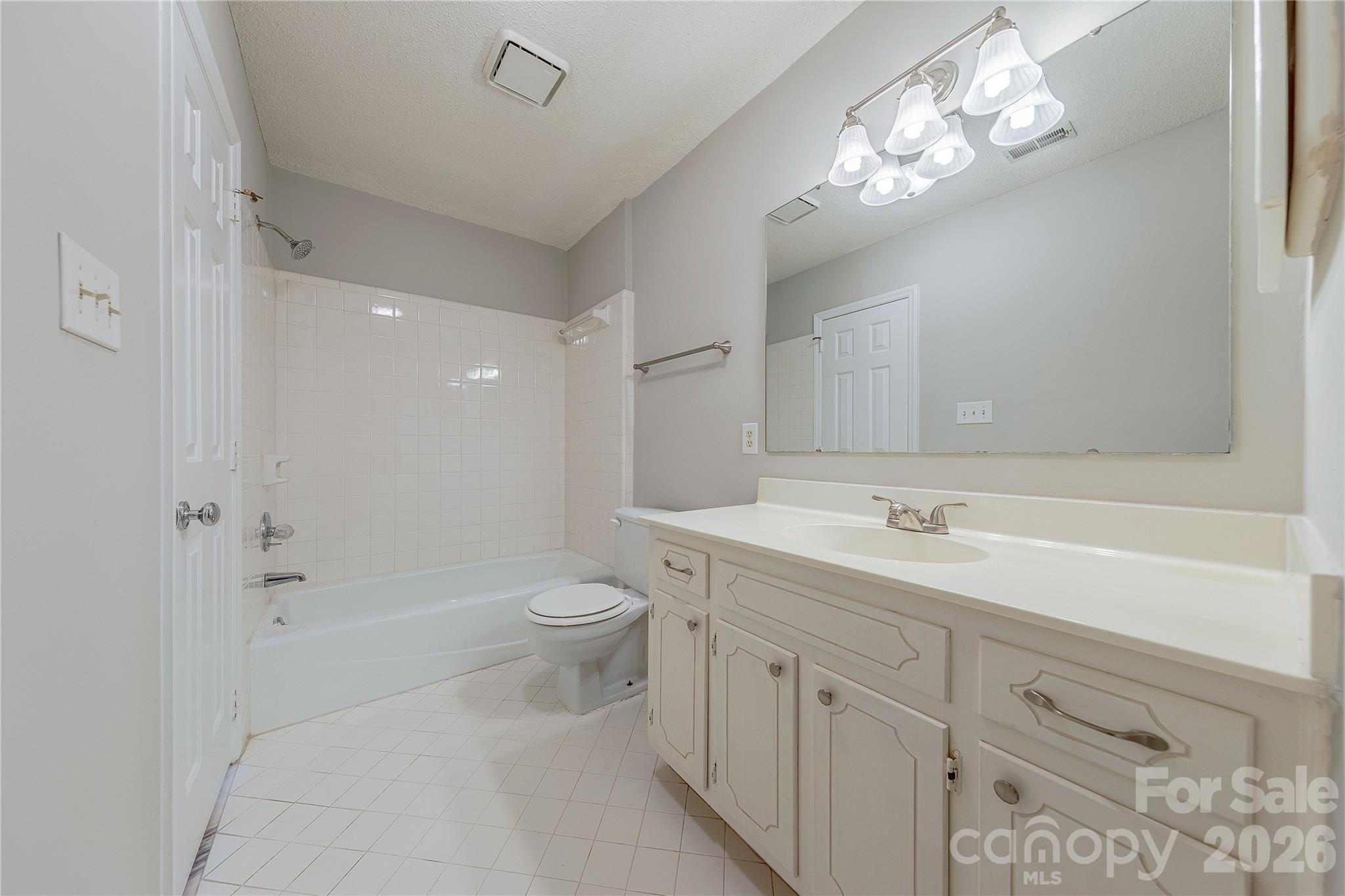 2401 Quail Lake Drive