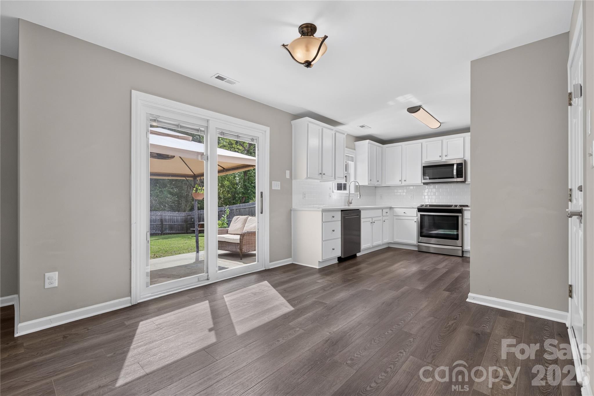 1505 Hollythorne Drive