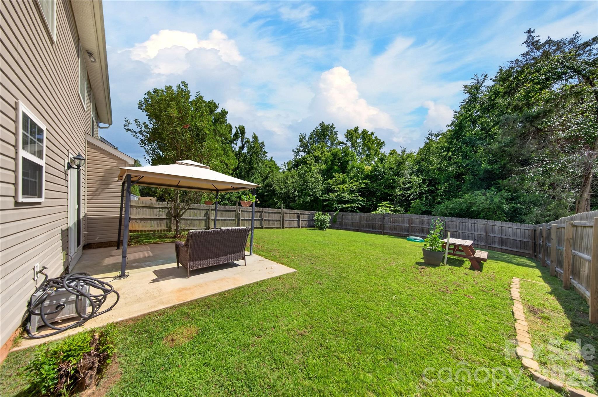 1505 Hollythorne Drive