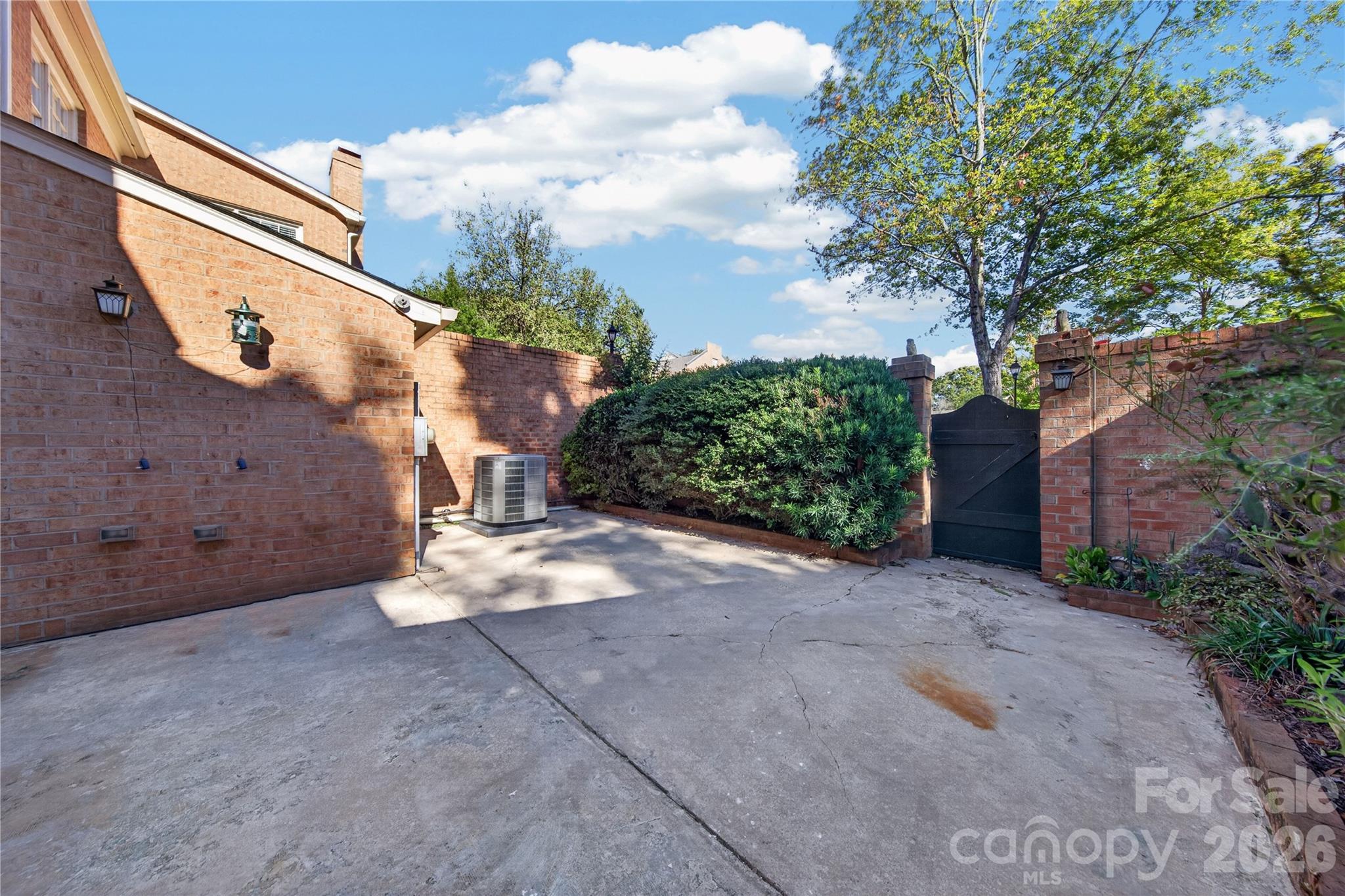 6869 Dumbarton Drive