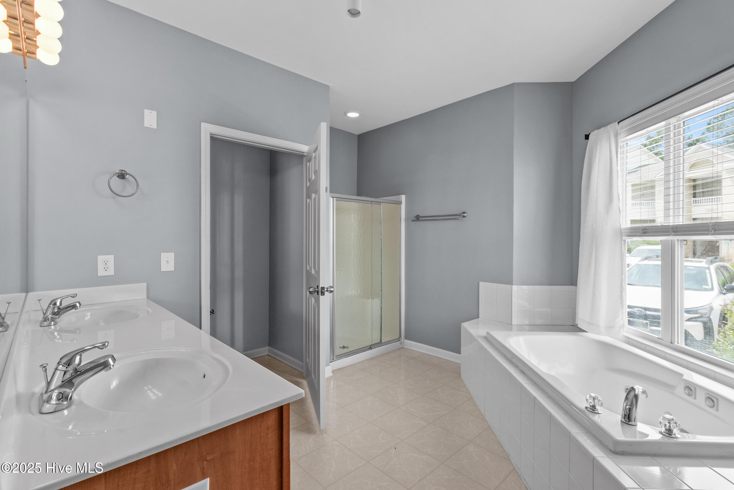3907 Botsford Court, Unit 101