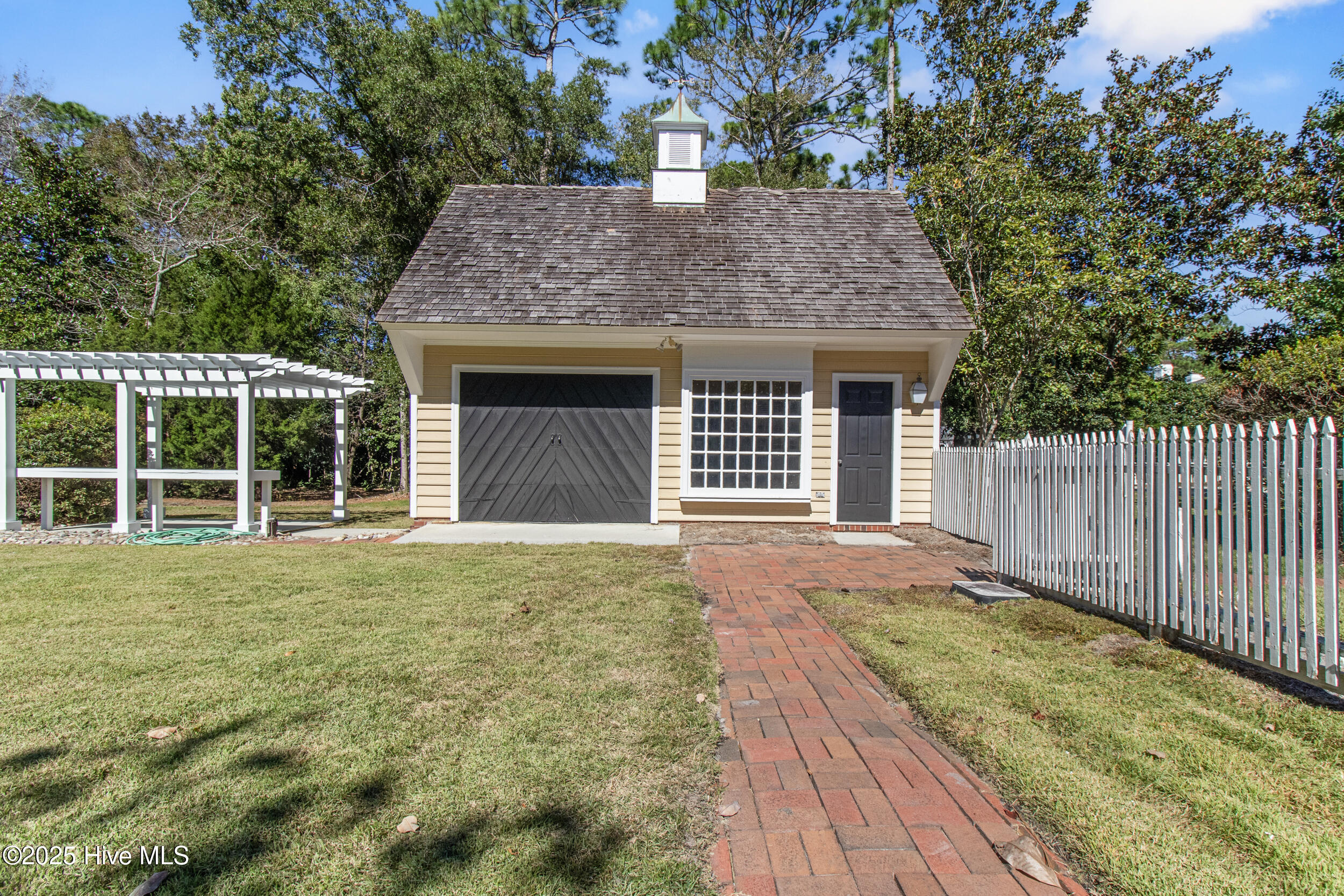 1946 S Live Oak Parkway, Wilmington