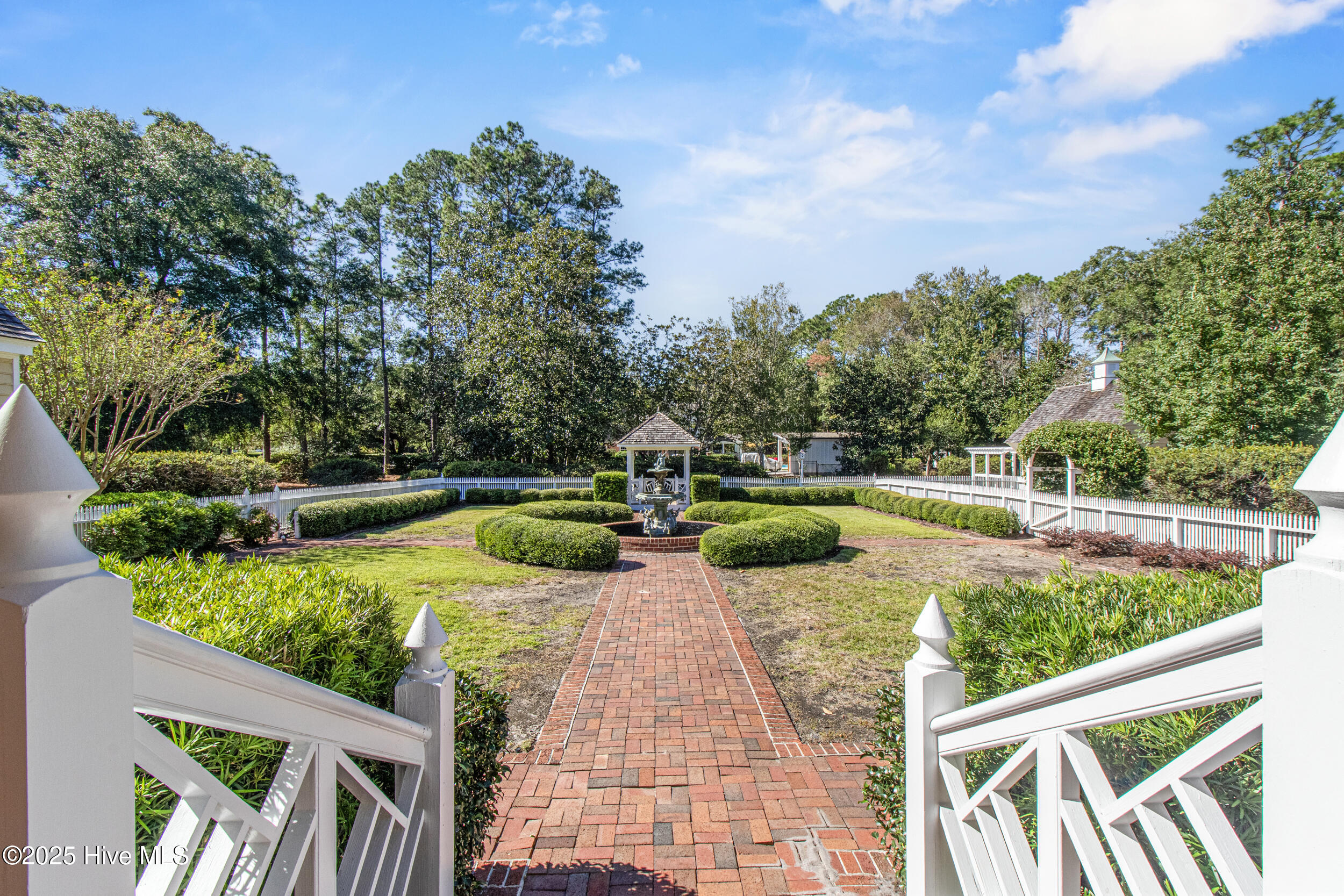 1946 S Live Oak Parkway, Wilmington