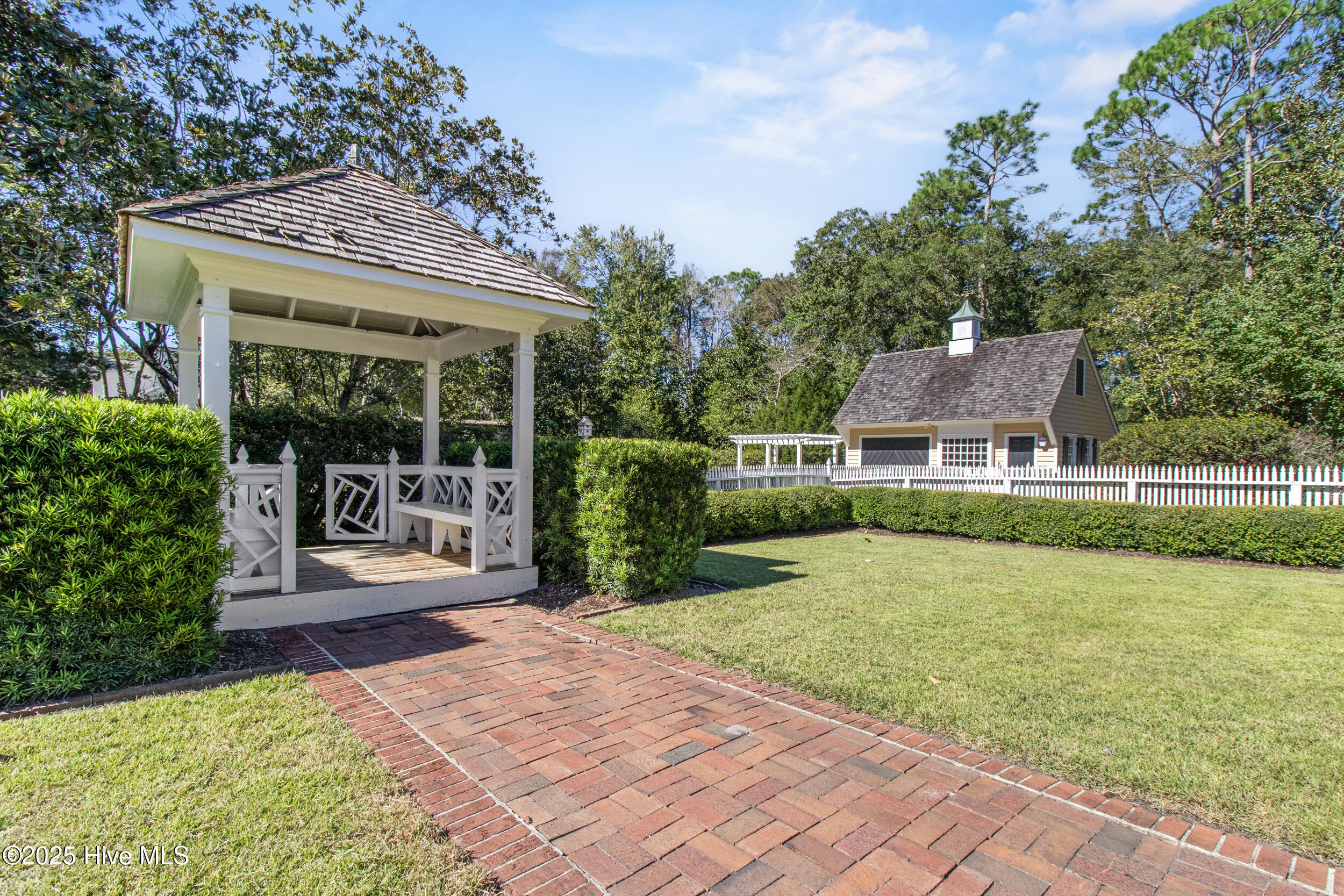 1946 S Live Oak Parkway, Wilmington